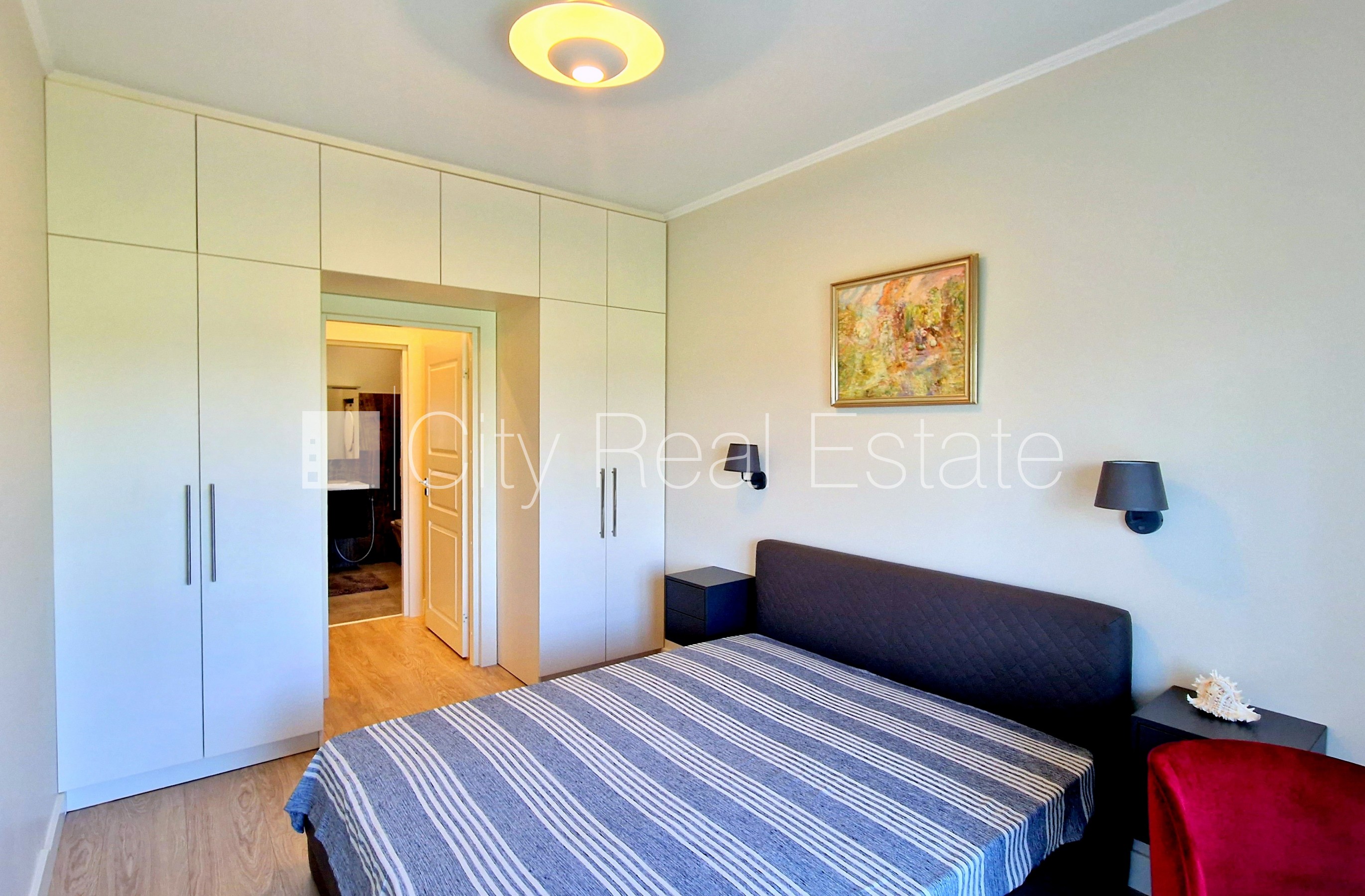 Sludinājumi. Projekts - Summertime, jaunceltne, labiekārtots apzaļumots pagalms, teritorijas iebrauktuves vārti Cena: 800 EUR/mēn Foto #12