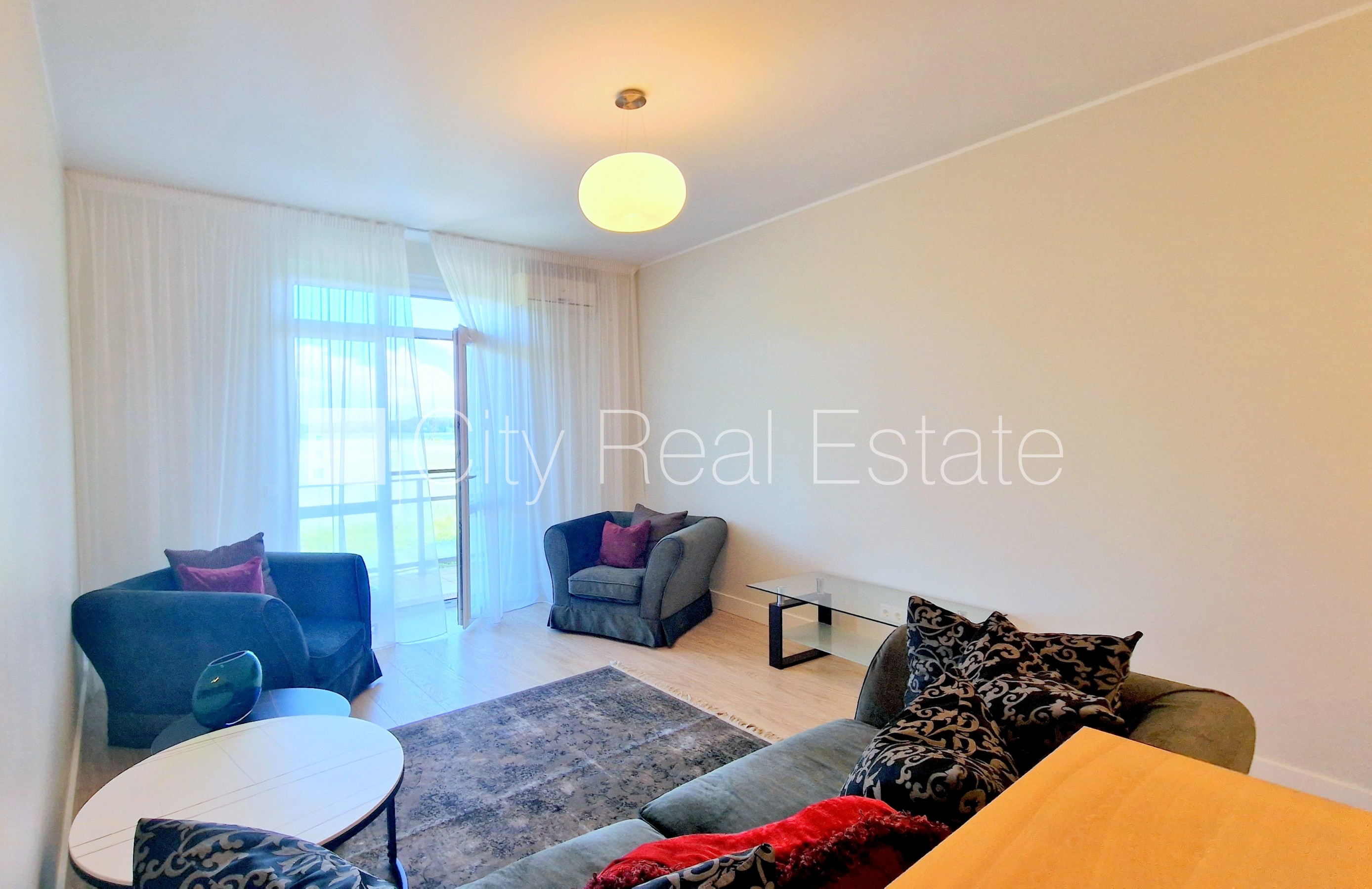 Sludinājumi. Projekts - Summertime, jaunceltne, labiekārtots apzaļumots pagalms, teritorijas iebrauktuves vārti Cena: 800 EUR/mēn Foto #3