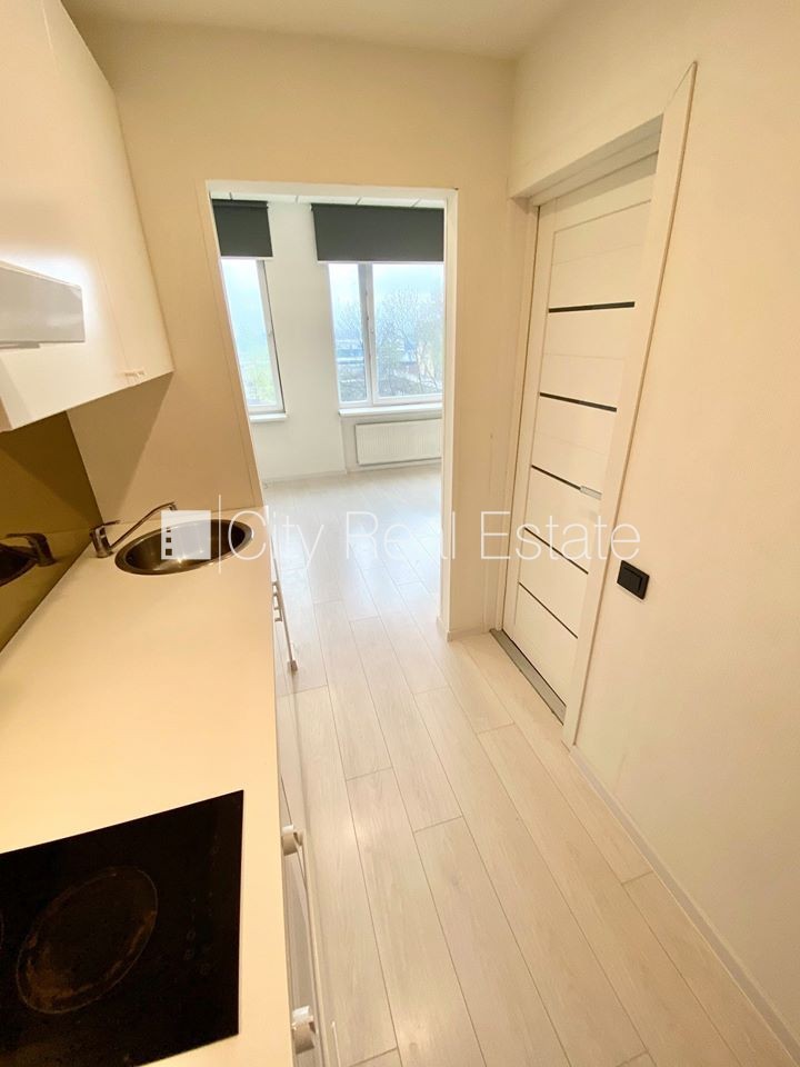 Sludinājumi. Fasādes māja, renovēta māja, slēgts pagalms, ieeja no ielas, ir lifts, kāpņu telpa pēc kapitālā Cena: 300 EUR/mēn Foto #5