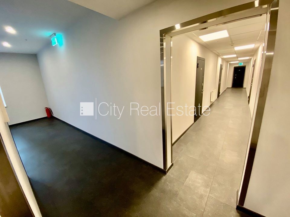 Sludinājumi. Fasādes māja, renovēta māja, slēgts pagalms, ieeja no ielas, ir lifts, kāpņu telpa pēc kapitālā Cena: 300 EUR/mēn Foto #10