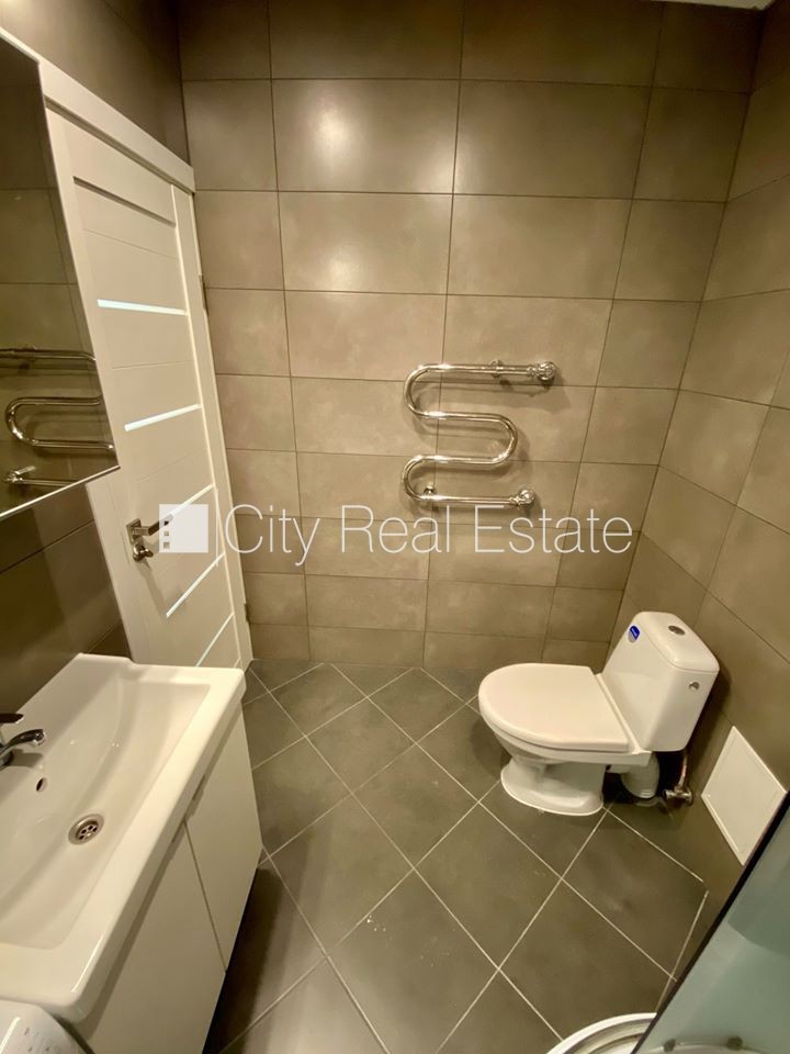 Sludinājumi. Fasādes māja, renovēta māja, slēgts pagalms, ieeja no ielas, ir lifts, kāpņu telpa pēc kapitālā Cena: 300 EUR/mēn Foto #8