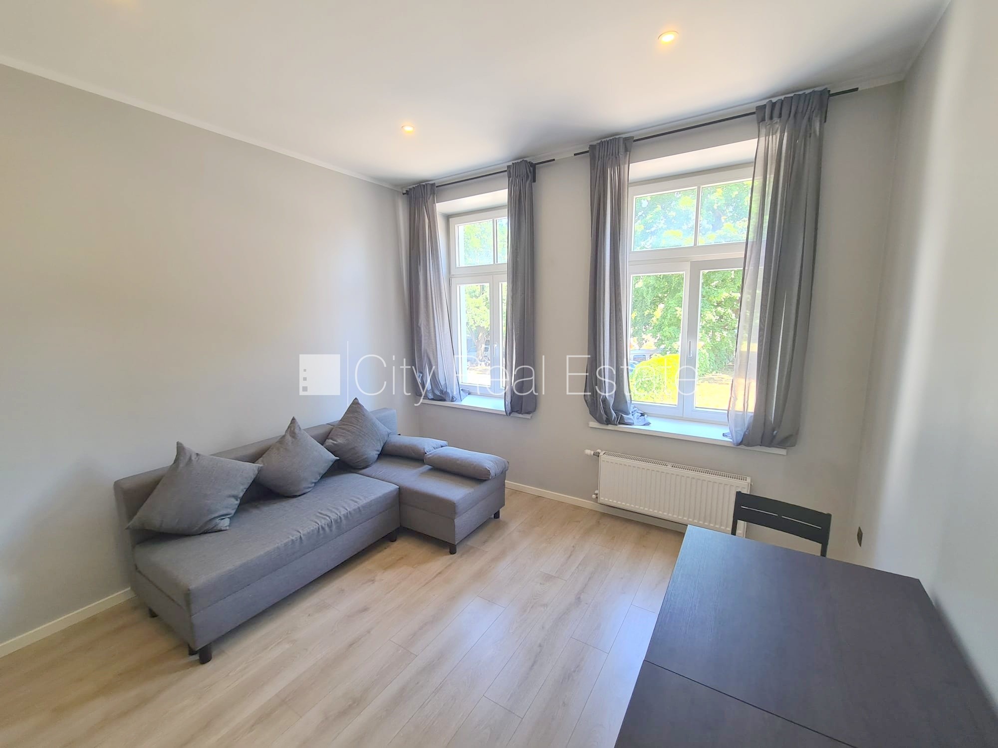 Sludinājumi. Fasādes māja, renovēta māja, slēgts pagalms, ieeja no ielas un pagalma, kāpņu telpa pēc kapitālā Cena: 300 EUR/mēn Foto #7