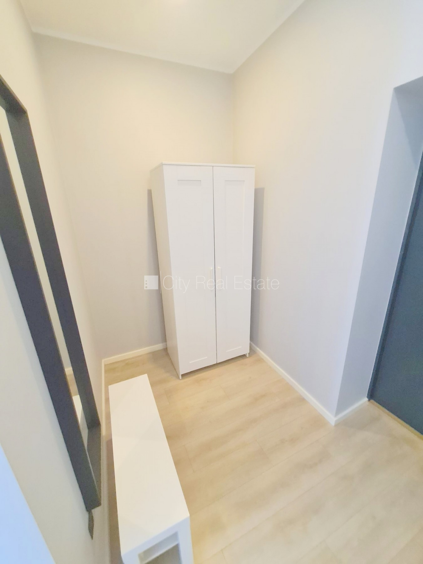 Sludinājumi. Fasādes māja, renovēta māja, slēgts pagalms, ieeja no ielas un pagalma, kāpņu telpa pēc kapitālā Cena: 300 EUR/mēn Foto #13