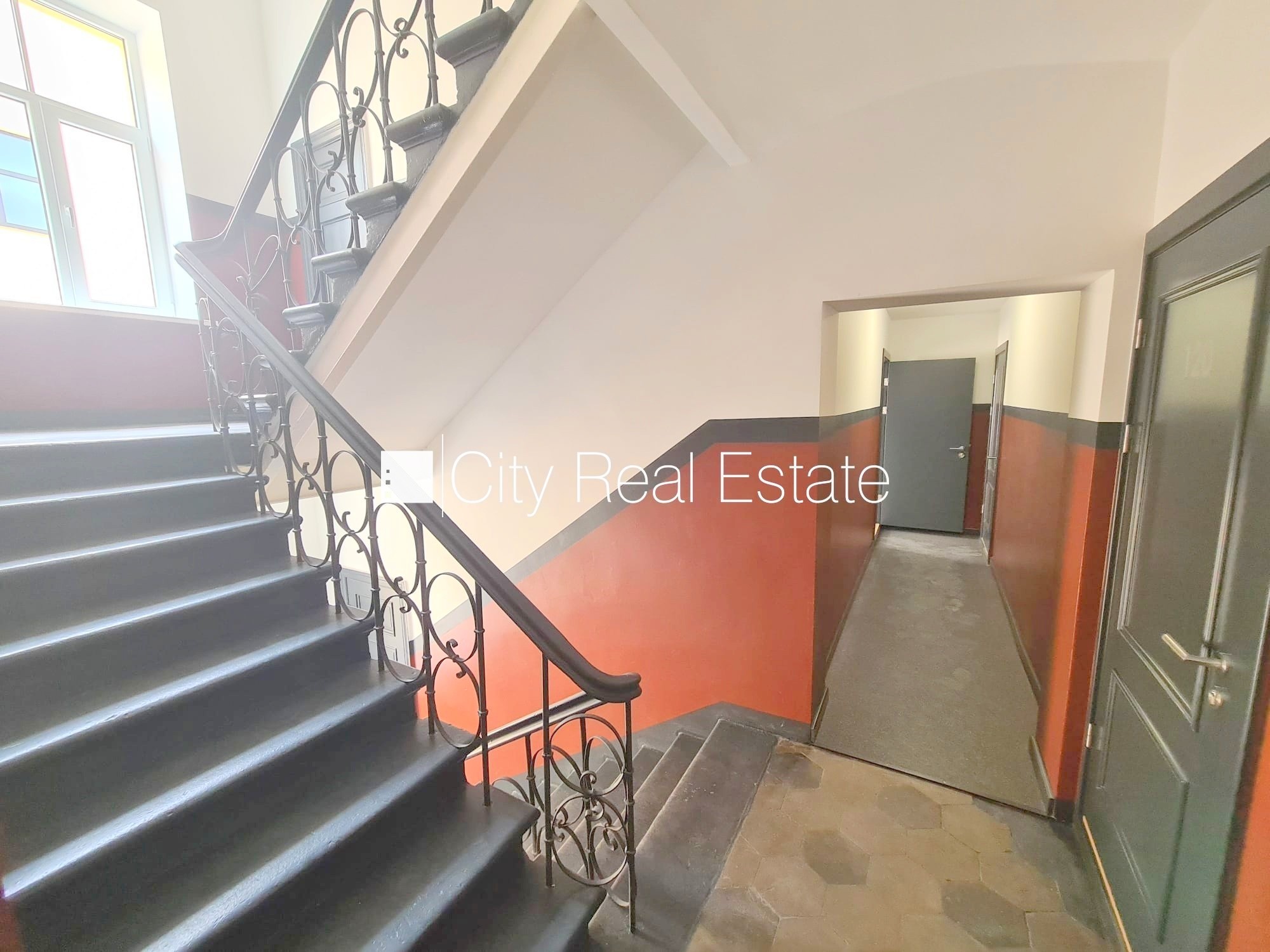 Sludinājumi. Fasādes māja, renovēta māja, slēgts pagalms, ieeja no ielas un pagalma, kāpņu telpa pēc kapitālā Cena: 300 EUR/mēn Foto #16