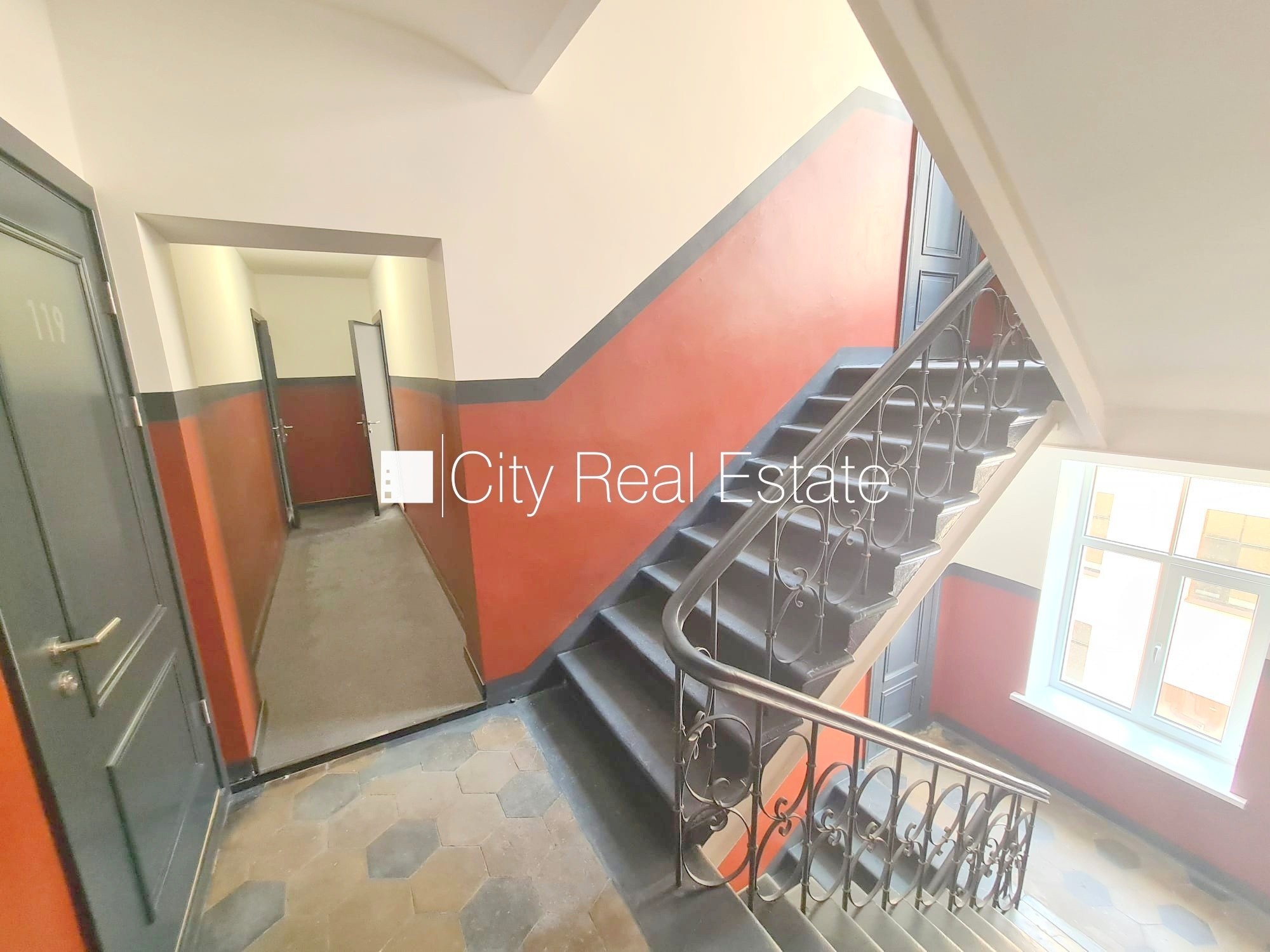 Sludinājumi. Fasādes māja, renovēta māja, slēgts pagalms, ieeja no ielas un pagalma, kāpņu telpa pēc kapitālā Cena: 300 EUR/mēn Foto #14