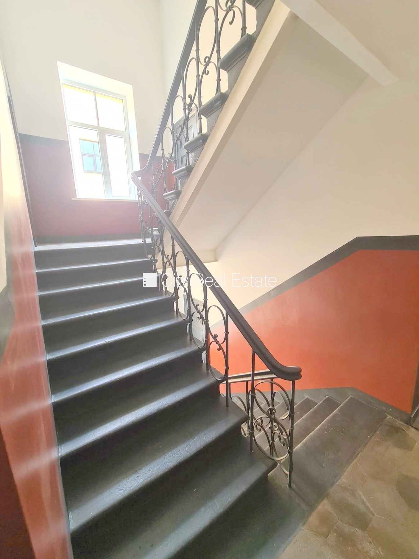 Sludinājumi. Fasādes māja, renovēta māja, slēgts pagalms, ieeja no ielas un pagalma, kāpņu telpa pēc kapitālā Cena: 300 EUR/mēn Foto #15