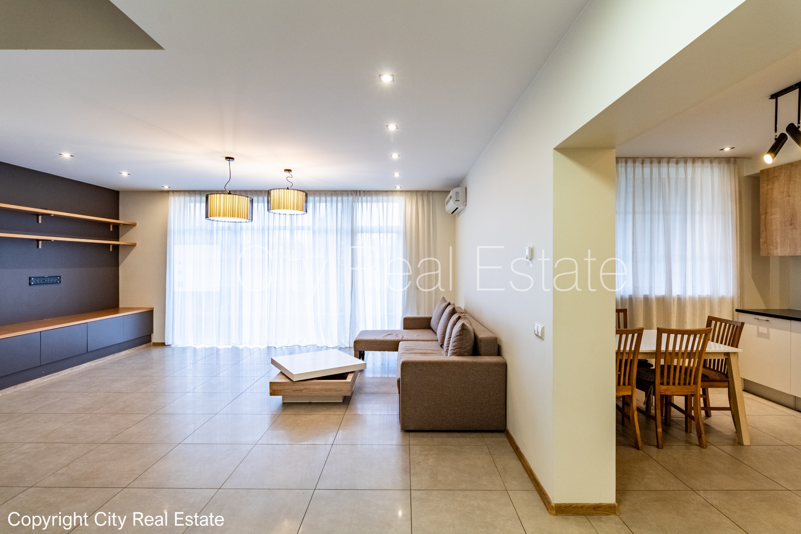 Sludinājumi. Rindu māja, labiekārtota apzaļumota teritorija, bruģēts piebraucamais ceļš, garāža vienai Cena: 240000 EUR Foto #4