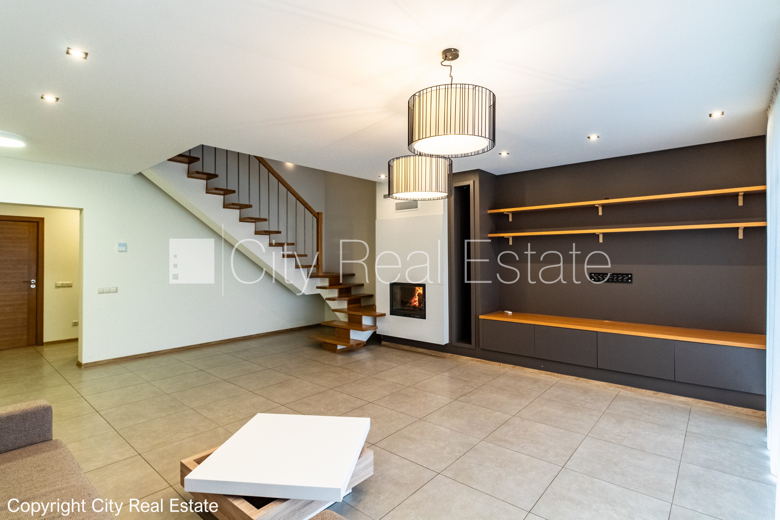 Sludinājumi. Rindu māja, labiekārtota apzaļumota teritorija, bruģēts piebraucamais ceļš, garāža vienai Cena: 240000 EUR Foto #7