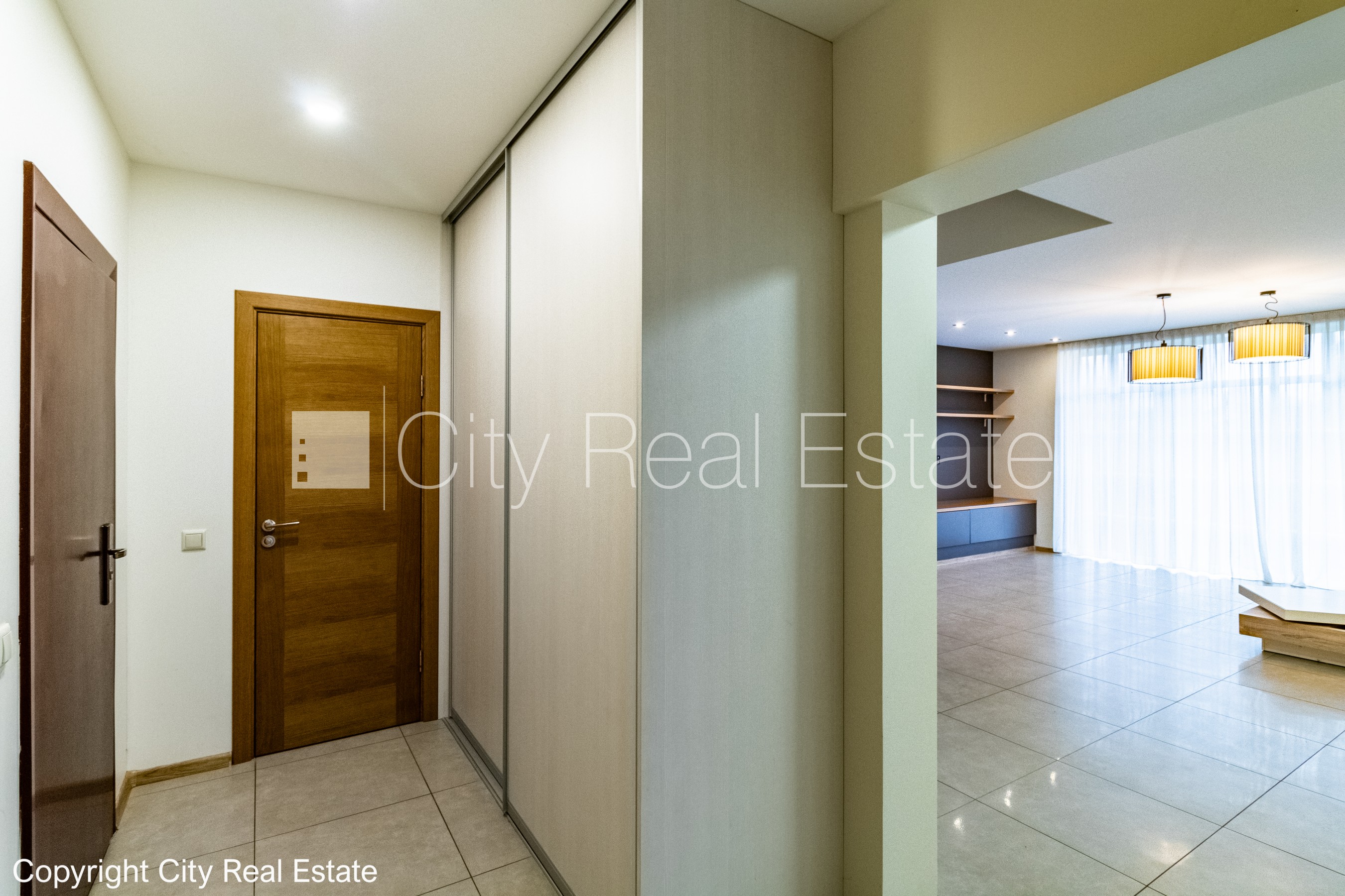 Sludinājumi. Rindu māja, labiekārtota apzaļumota teritorija, bruģēts piebraucamais ceļš, garāža vienai Cena: 240000 EUR Foto #21