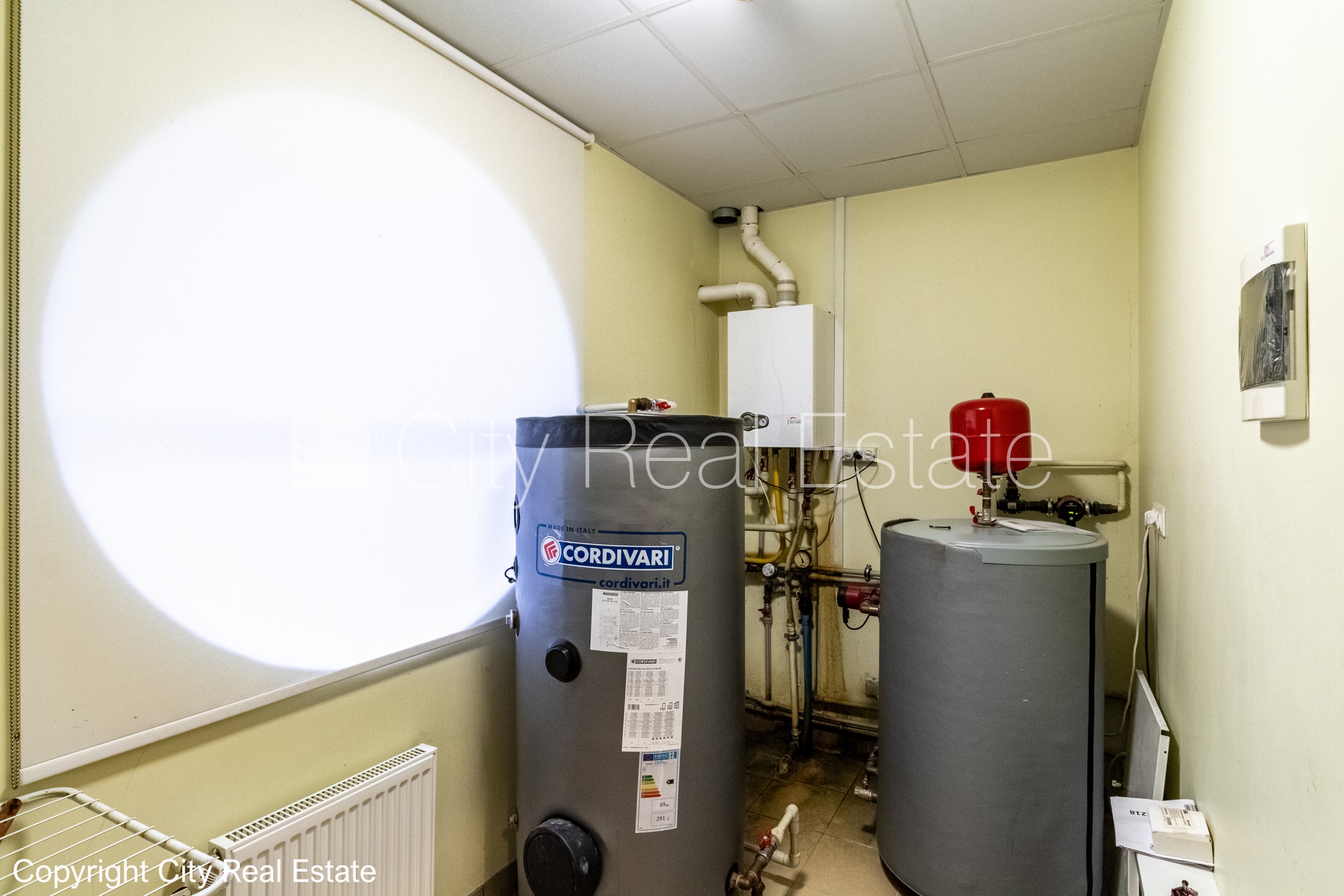 Sludinājumi. Rindu māja, labiekārtota apzaļumota teritorija, bruģēts piebraucamais ceļš, garāža vienai Cena: 240000 EUR Foto #22