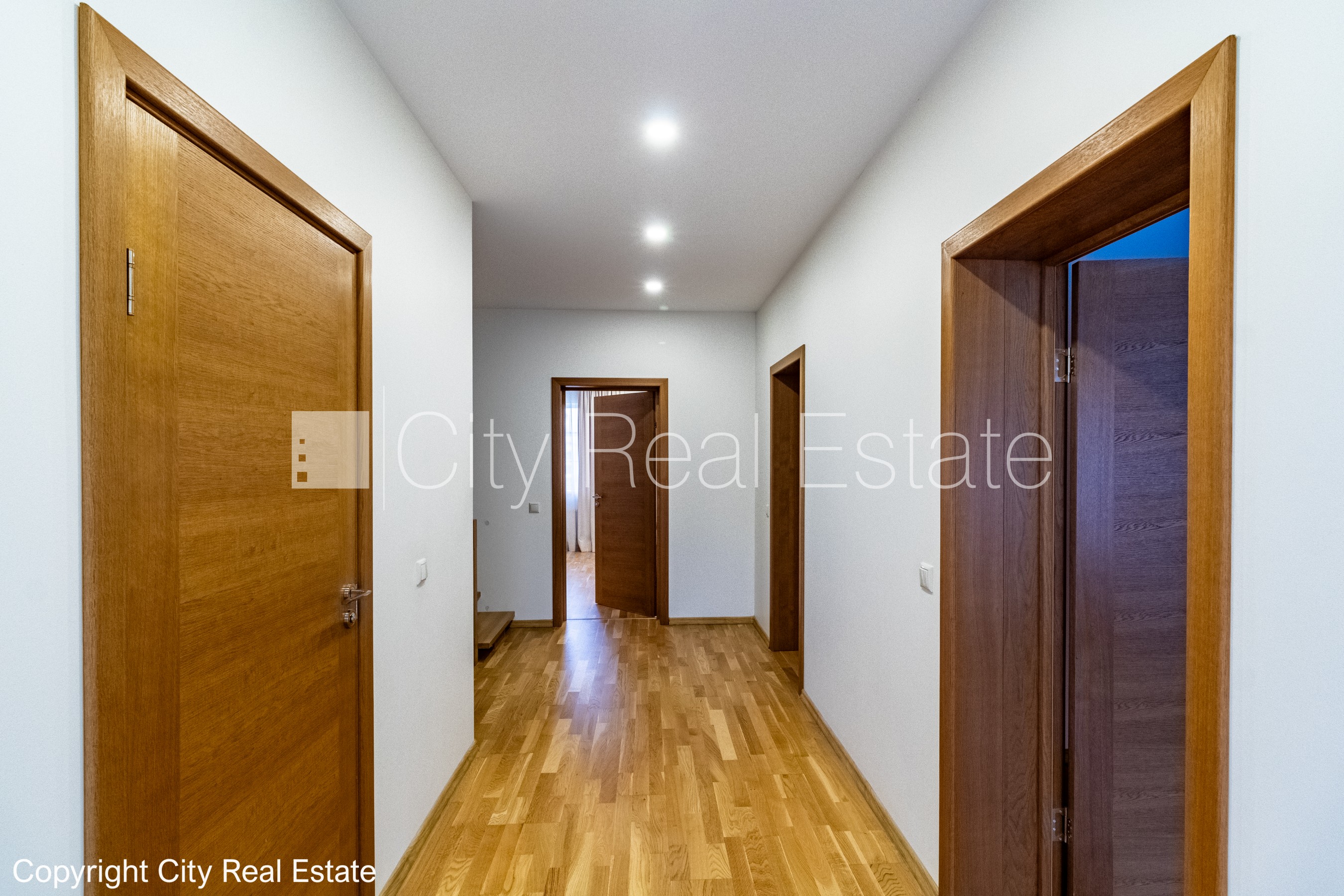 Sludinājumi. Rindu māja, labiekārtota apzaļumota teritorija, bruģēts piebraucamais ceļš, garāža vienai Cena: 240000 EUR Foto #8