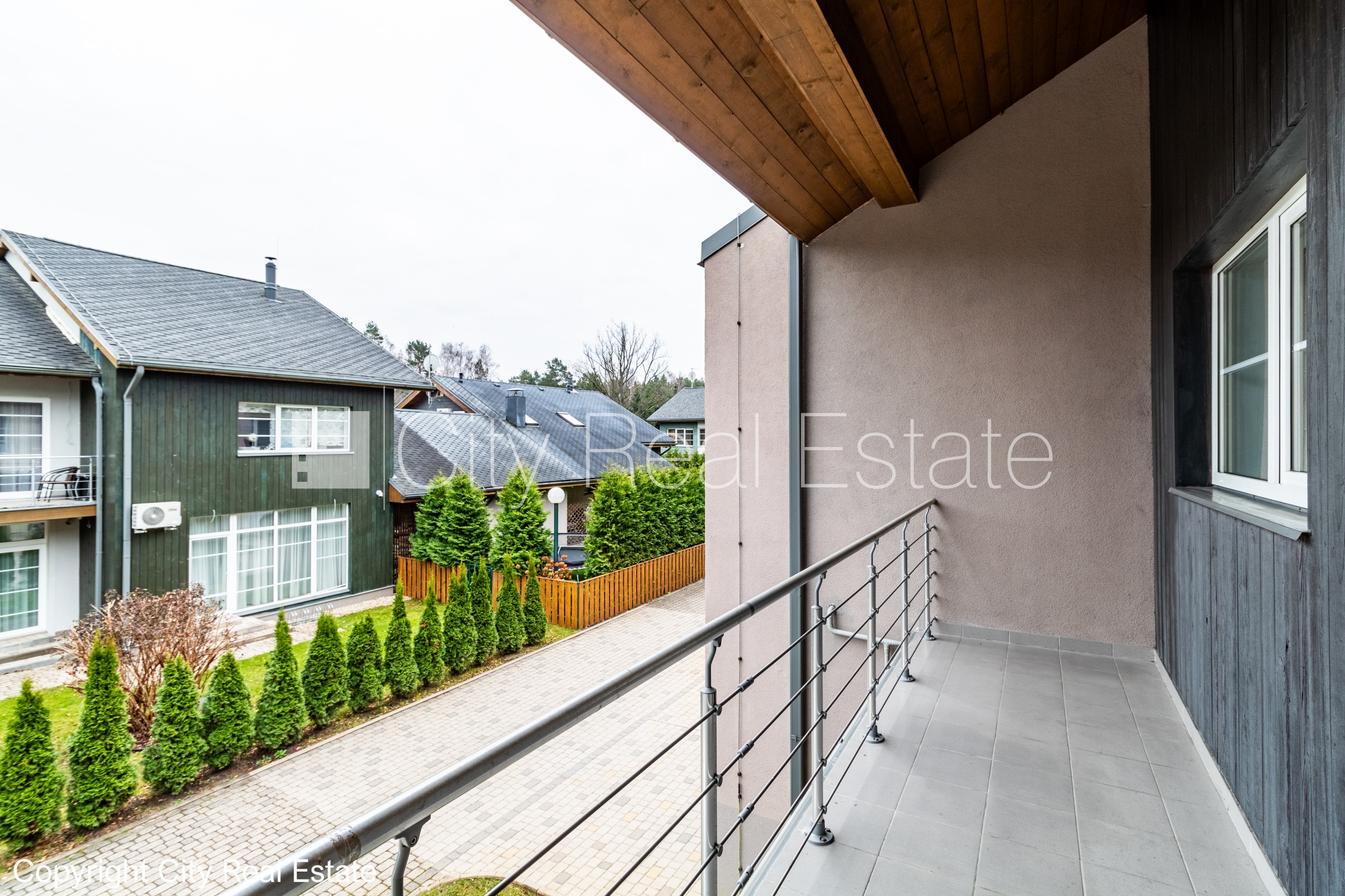 Sludinājumi. Rindu māja, labiekārtota apzaļumota teritorija, bruģēts piebraucamais ceļš, garāža vienai Cena: 240000 EUR Foto #19