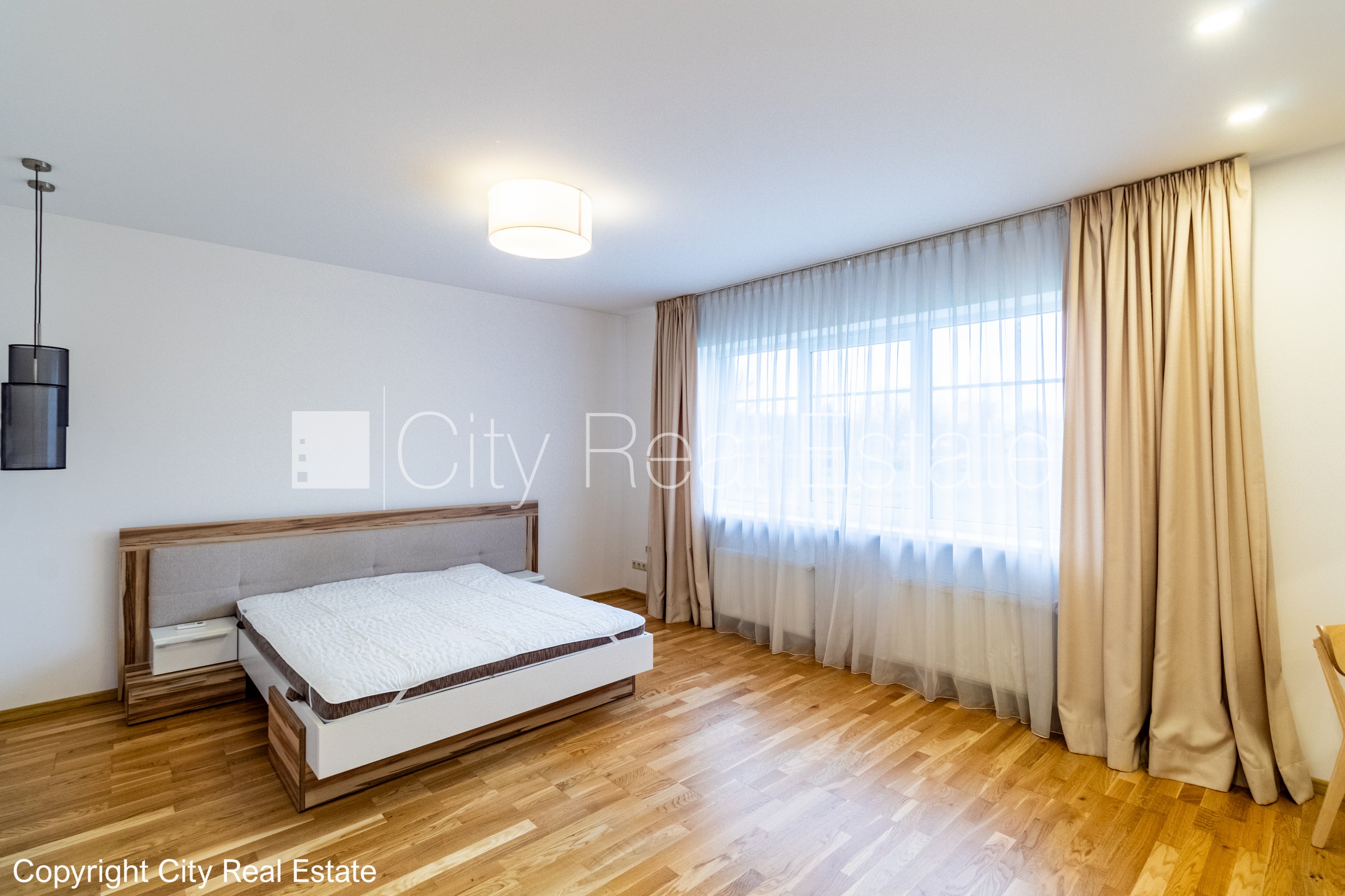 Sludinājumi. Rindu māja, labiekārtota apzaļumota teritorija, bruģēts piebraucamais ceļš, garāža vienai Cena: 240000 EUR Foto #9