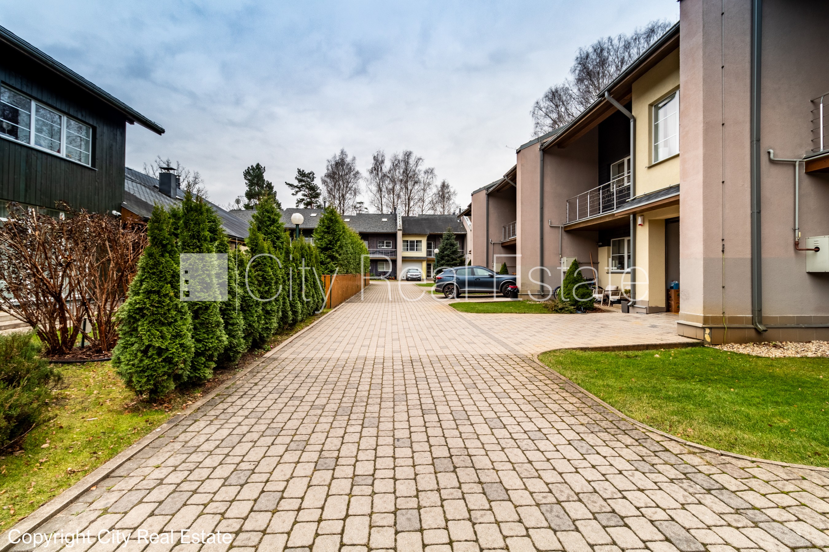 Sludinājumi. Rindu māja, labiekārtota apzaļumota teritorija, bruģēts piebraucamais ceļš, garāža vienai Cena: 240000 EUR Foto #24