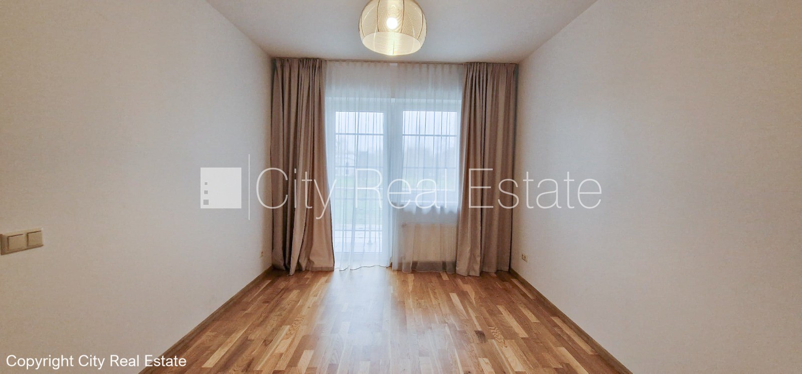 Sludinājumi. Rindu māja, labiekārtota apzaļumota teritorija, bruģēts piebraucamais ceļš, garāža vienai Cena: 240000 EUR Foto #18