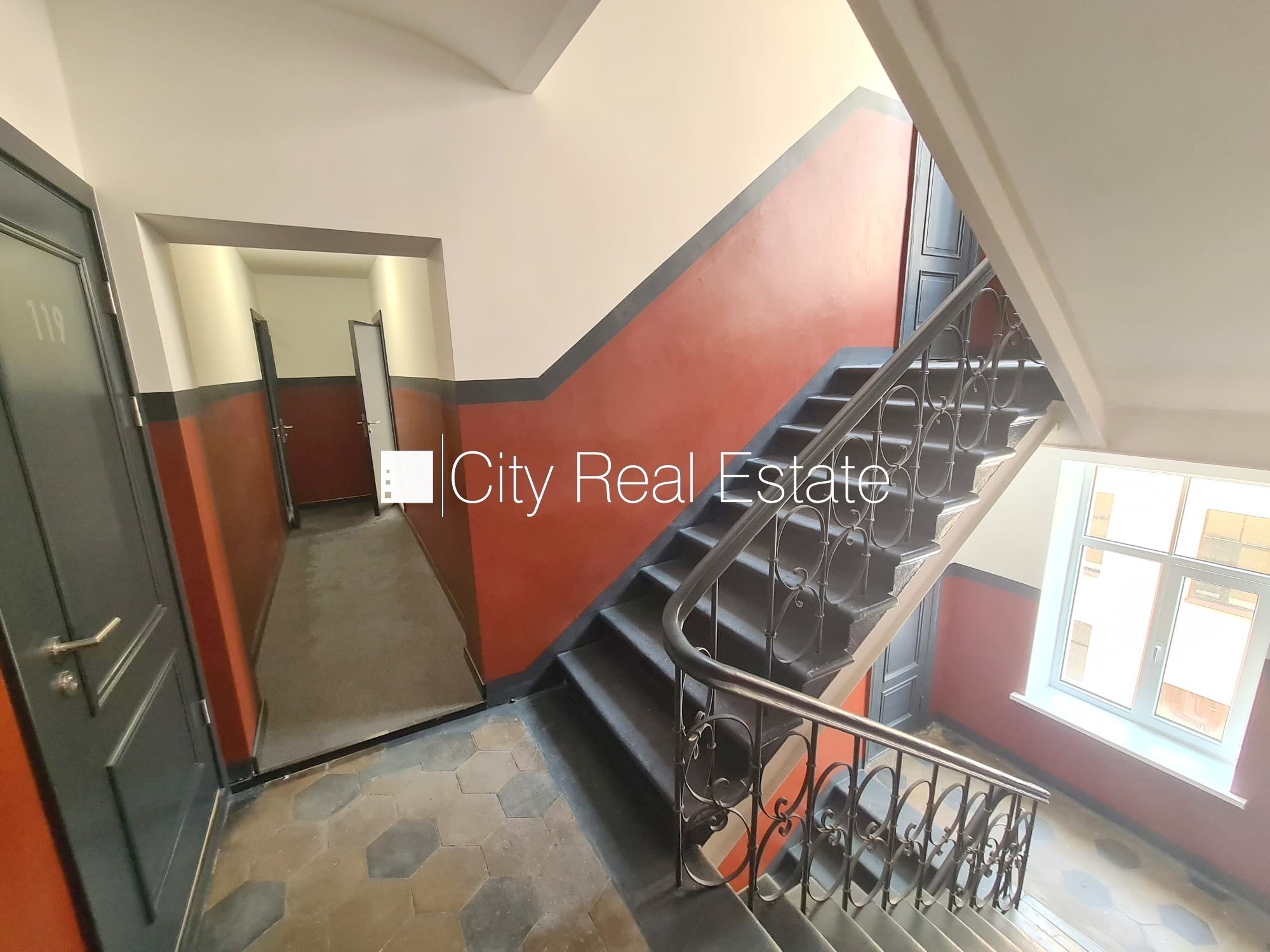 Sludinājumi. Fasādes māja, renovēta māja, slēgts pagalms, ieeja no ielas un pagalma, kāpņu telpa pēc kapitālā Cena: 300 EUR/mēn Foto #10