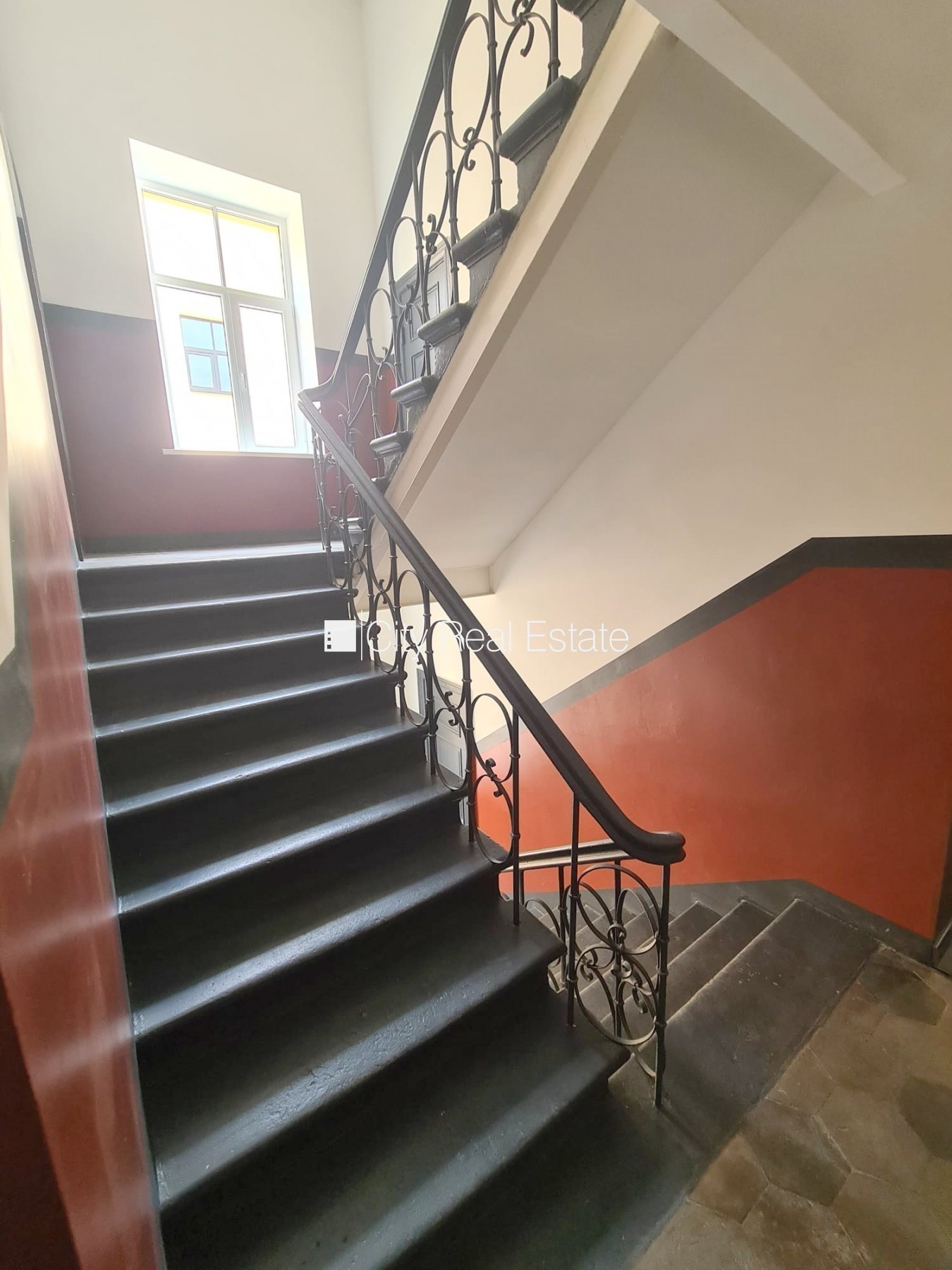 Sludinājumi. Fasādes māja, renovēta māja, slēgts pagalms, ieeja no ielas un pagalma, kāpņu telpa pēc kapitālā Cena: 300 EUR/mēn Foto #12