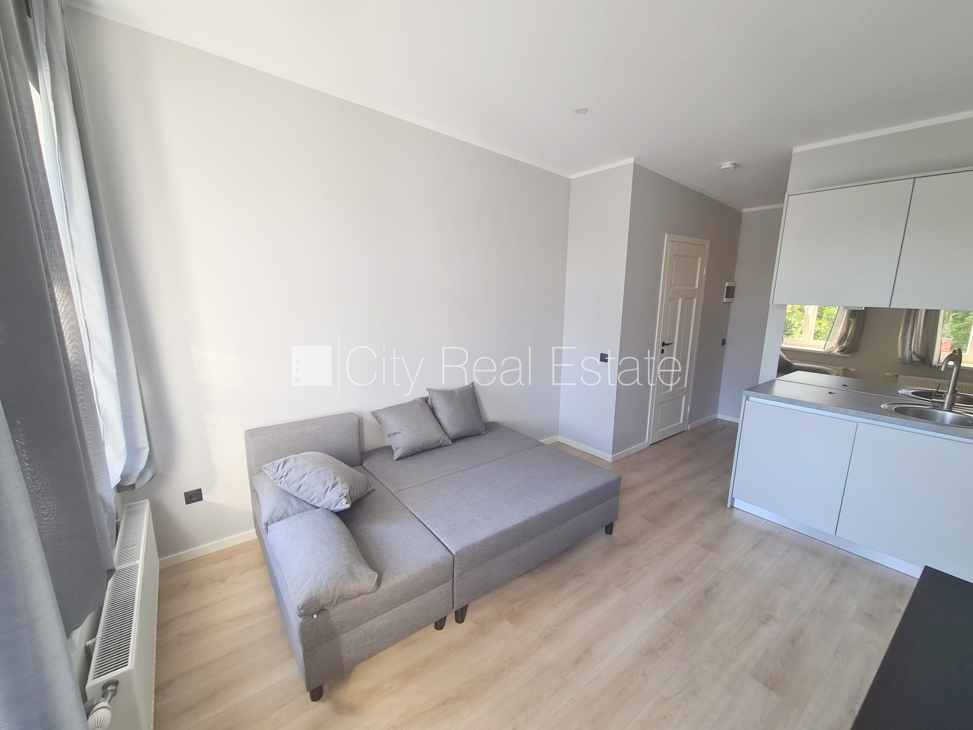 Sludinājumi. Fasādes māja, renovēta māja, slēgts pagalms, ieeja no ielas un pagalma, kāpņu telpa pēc kapitālā Cena: 300 EUR/mēn Foto #6