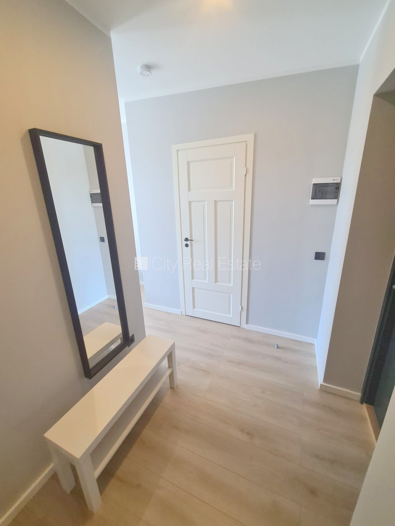 Sludinājumi. Fasādes māja, renovēta māja, slēgts pagalms, ieeja no ielas un pagalma, kāpņu telpa pēc kapitālā Cena: 300 EUR/mēn Foto #7