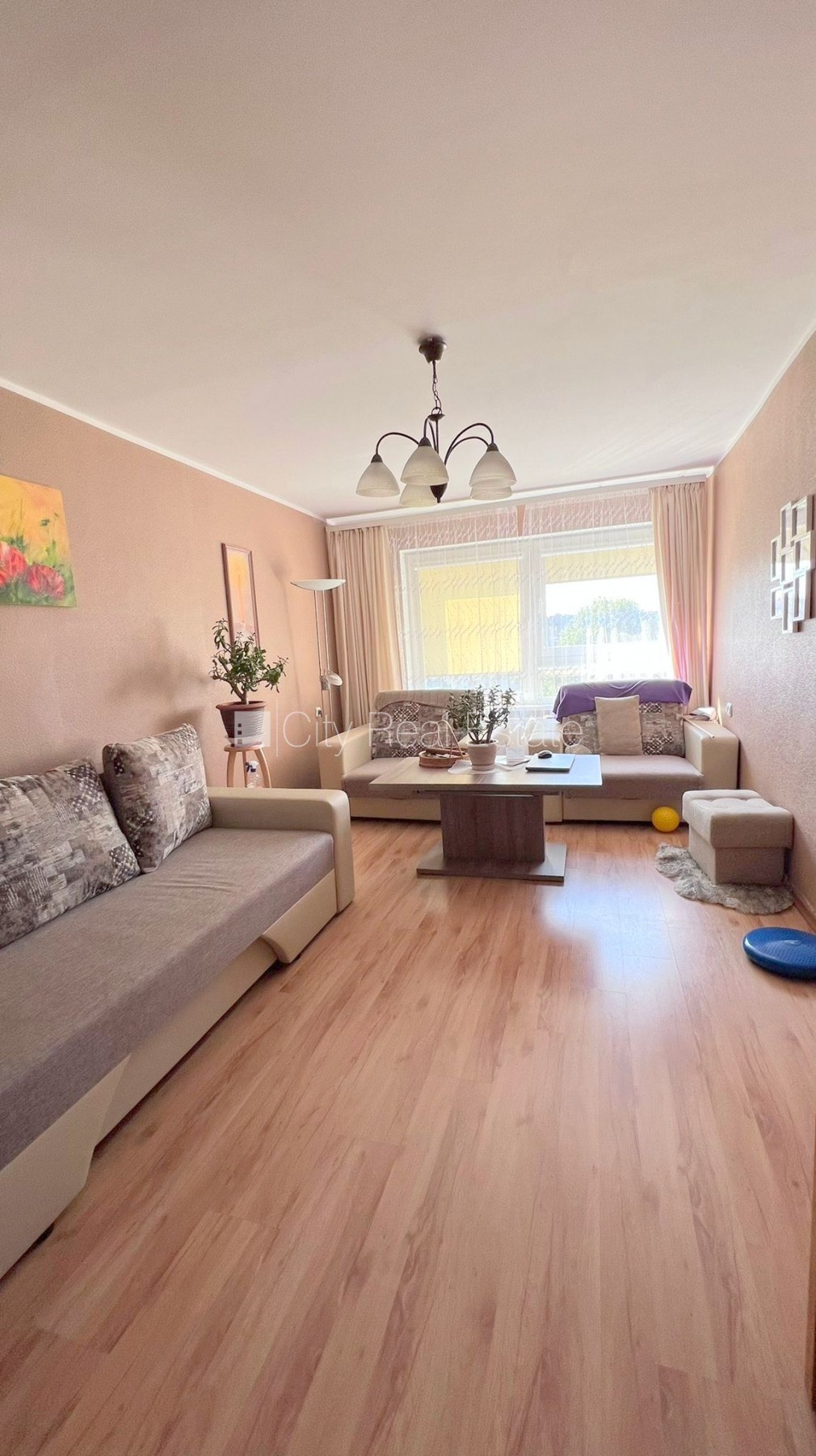 Sludinājumi. Zeme īpašumā, fasādes māja, renovēta māja, labiekārtots apzaļumots pagalms, ieeja no pagalma, kāpņu Cena: 72700 EUR Foto #4