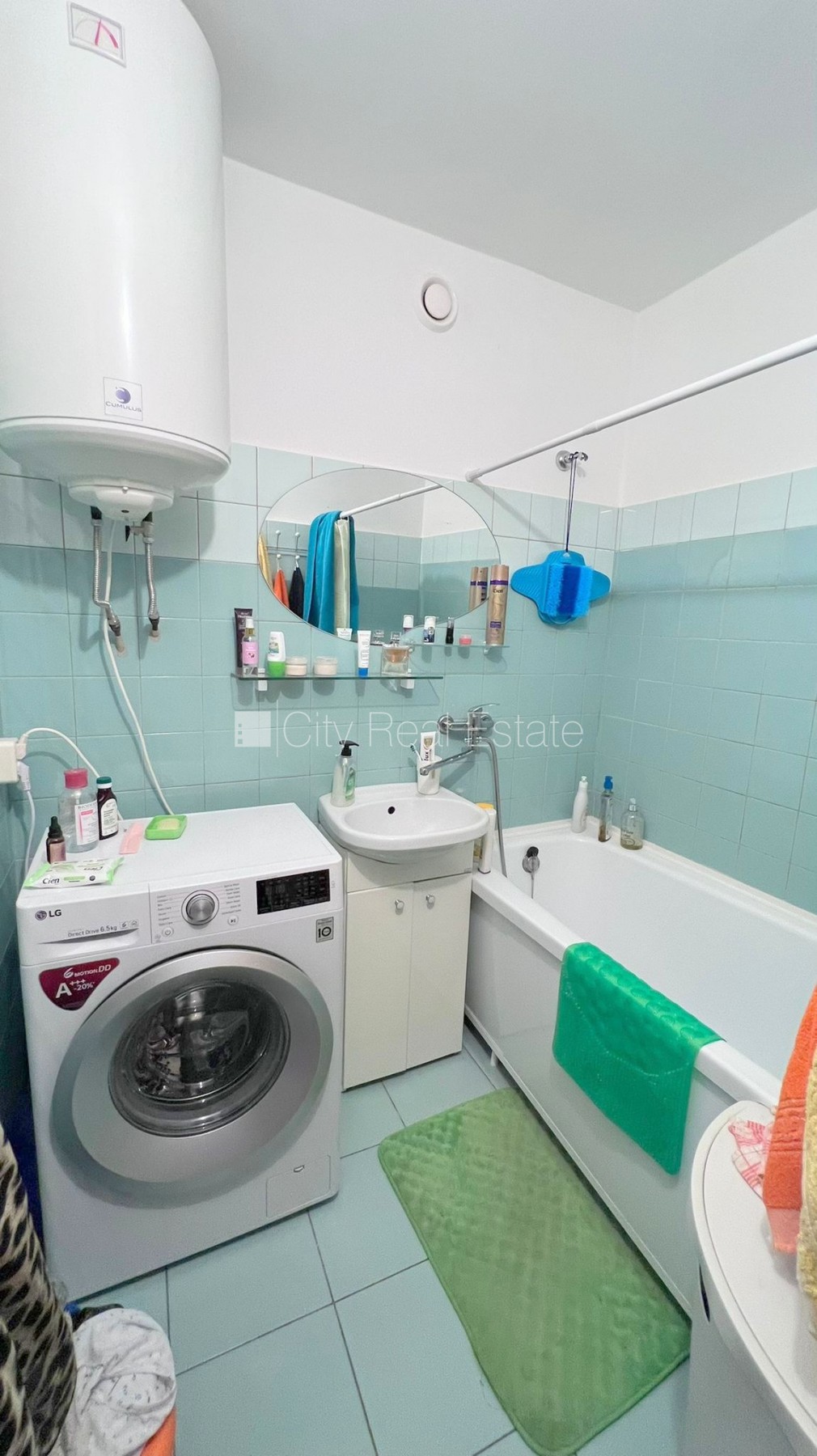 Sludinājumi. Zeme īpašumā, fasādes māja, renovēta māja, labiekārtots apzaļumots pagalms, ieeja no pagalma, kāpņu Cena: 72700 EUR Foto #21