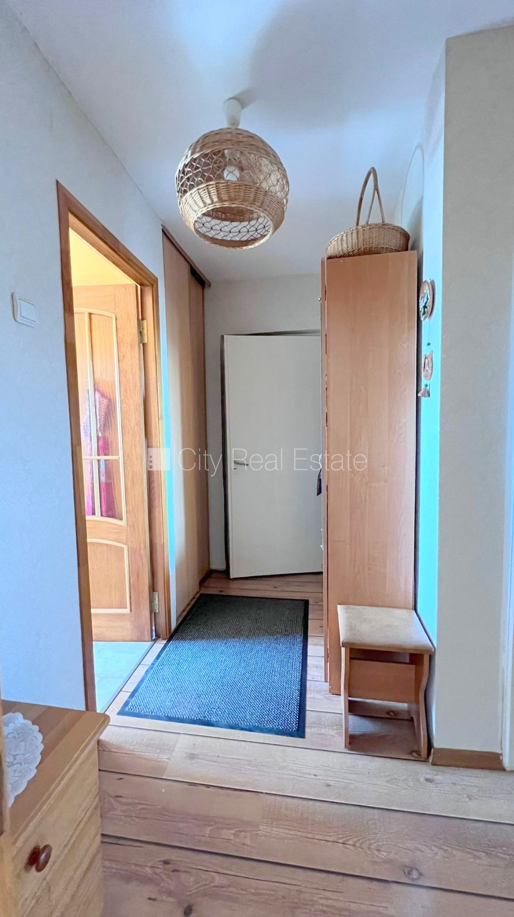 Sludinājumi. Zeme īpašumā, fasādes māja, renovēta māja, labiekārtots apzaļumots pagalms, ieeja no pagalma, kāpņu Cena: 72700 EUR Foto #22
