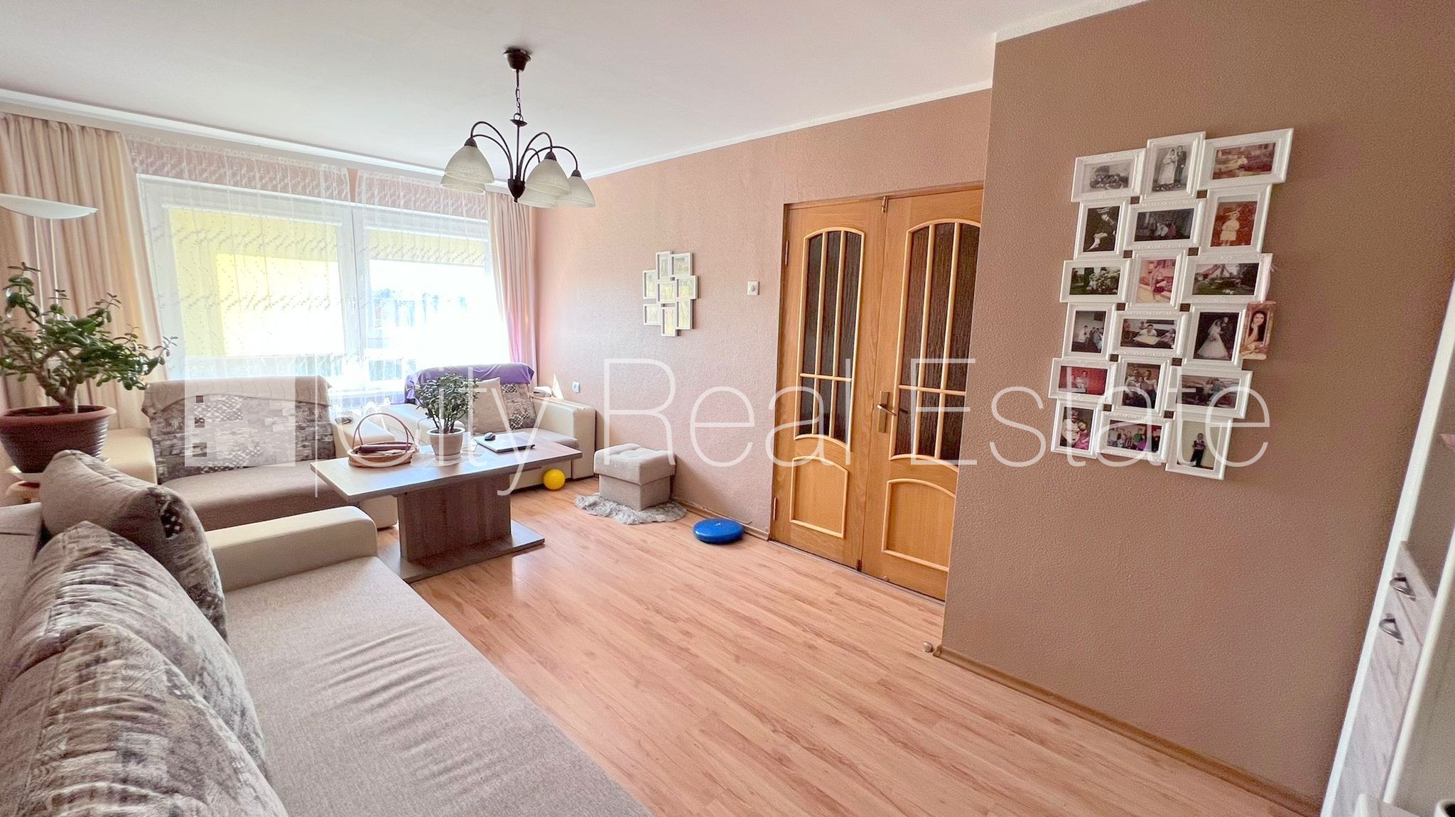 Sludinājumi. Zeme īpašumā, fasādes māja, renovēta māja, labiekārtots apzaļumots pagalms, ieeja no pagalma, kāpņu Cena: 72700 EUR Foto #1