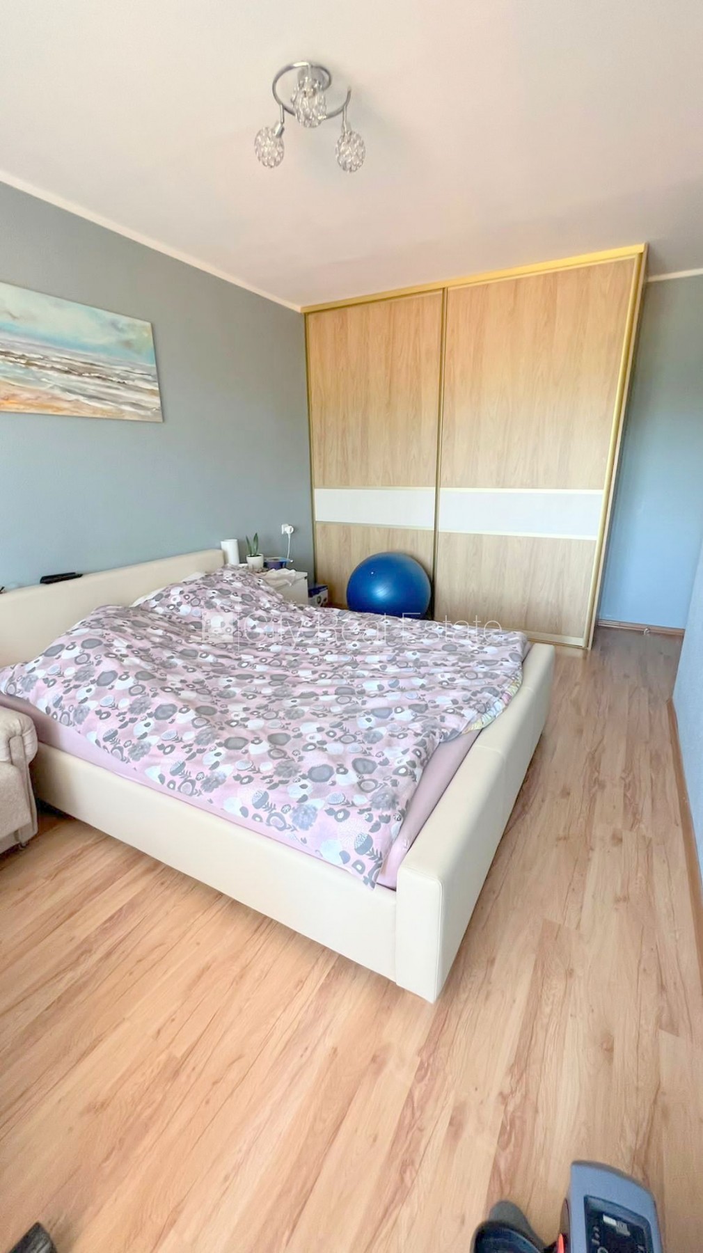 Sludinājumi. Zeme īpašumā, fasādes māja, renovēta māja, labiekārtots apzaļumots pagalms, ieeja no pagalma, kāpņu Cena: 72700 EUR Foto #11