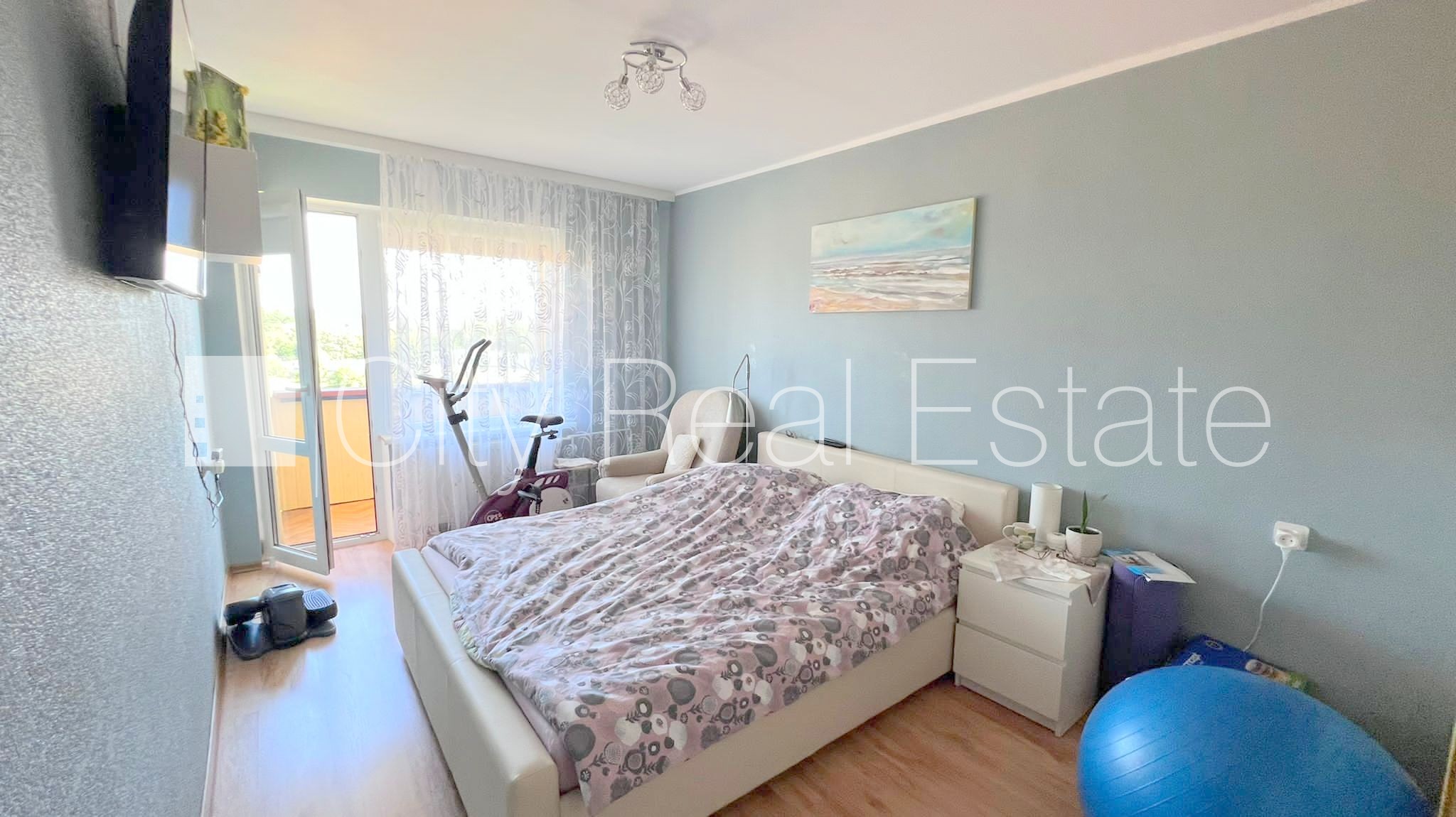 Sludinājumi. Zeme īpašumā, fasādes māja, renovēta māja, labiekārtots apzaļumots pagalms, ieeja no pagalma, kāpņu Cena: 72700 EUR Foto #6