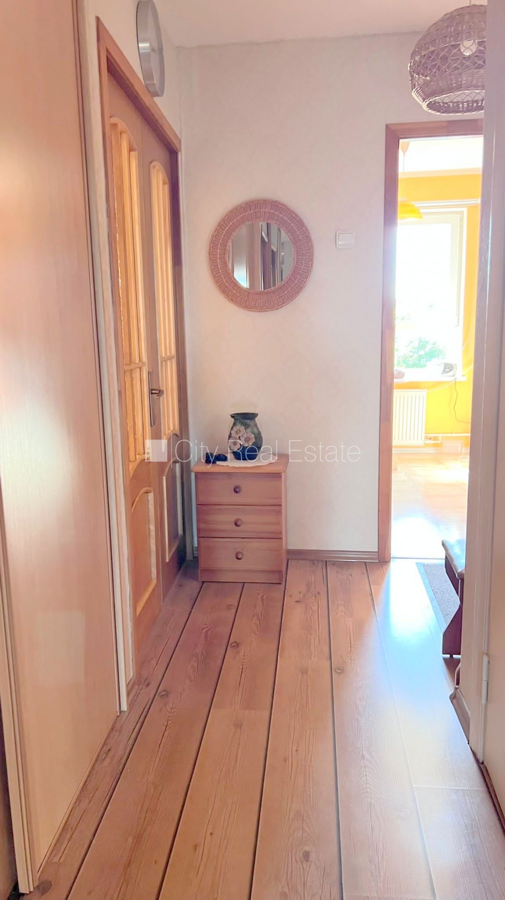 Sludinājumi. Zeme īpašumā, fasādes māja, renovēta māja, labiekārtots apzaļumots pagalms, ieeja no pagalma, kāpņu Cena: 72700 EUR Foto #16