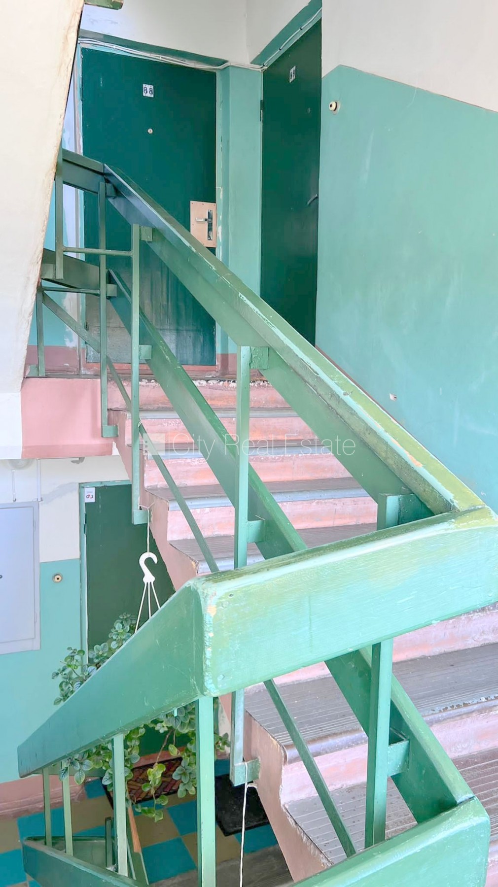 Sludinājumi. Zeme īpašumā, fasādes māja, renovēta māja, labiekārtots apzaļumots pagalms, ieeja no pagalma, kāpņu Cena: 72700 EUR Foto #25