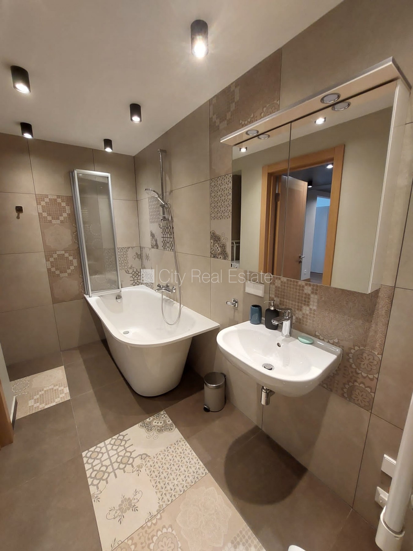 Sludinājumi. Jaunceltne, iespēja nomāt autostāvvietu, luksuss apartamenti  80 m2, ir lifts, plašs skats no loga, Cena: 1280 EUR/mēn Foto #10