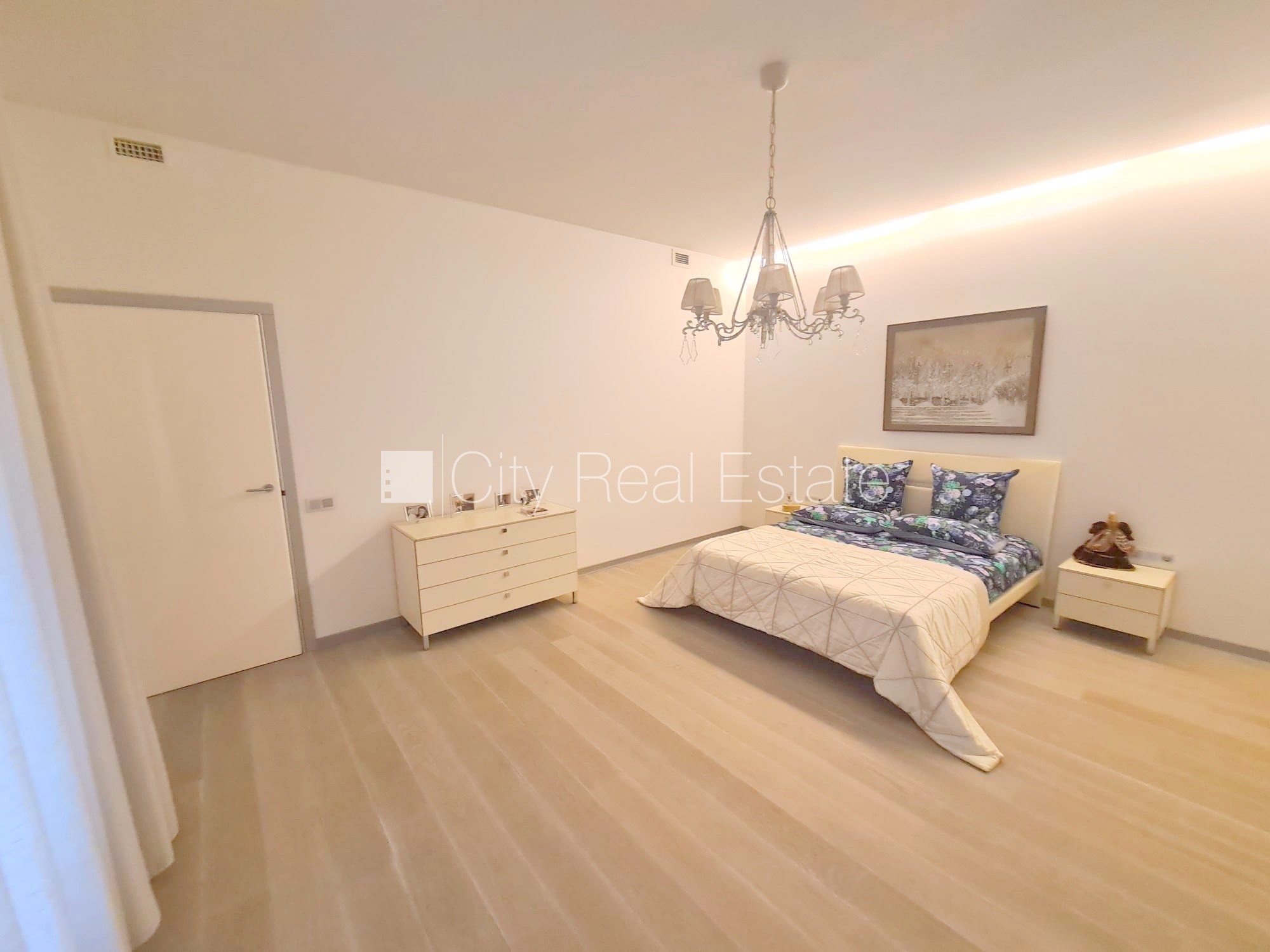 Sludinājumi. Zeme īpašumā, jaunceltne, apsargāta teritorija, objektu apsargā fiziskā apsardze, ieeja no ielas, Cena: 850000 EUR Foto #21