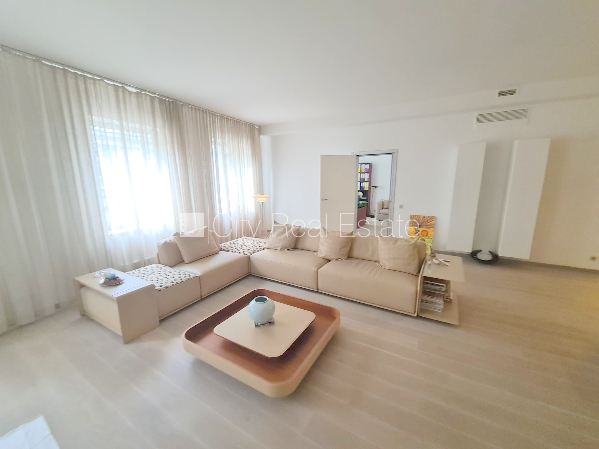 Sludinājumi. Zeme īpašumā, jaunceltne, apsargāta teritorija, objektu apsargā fiziskā apsardze, ieeja no ielas, Cena: 850000 EUR Foto #5