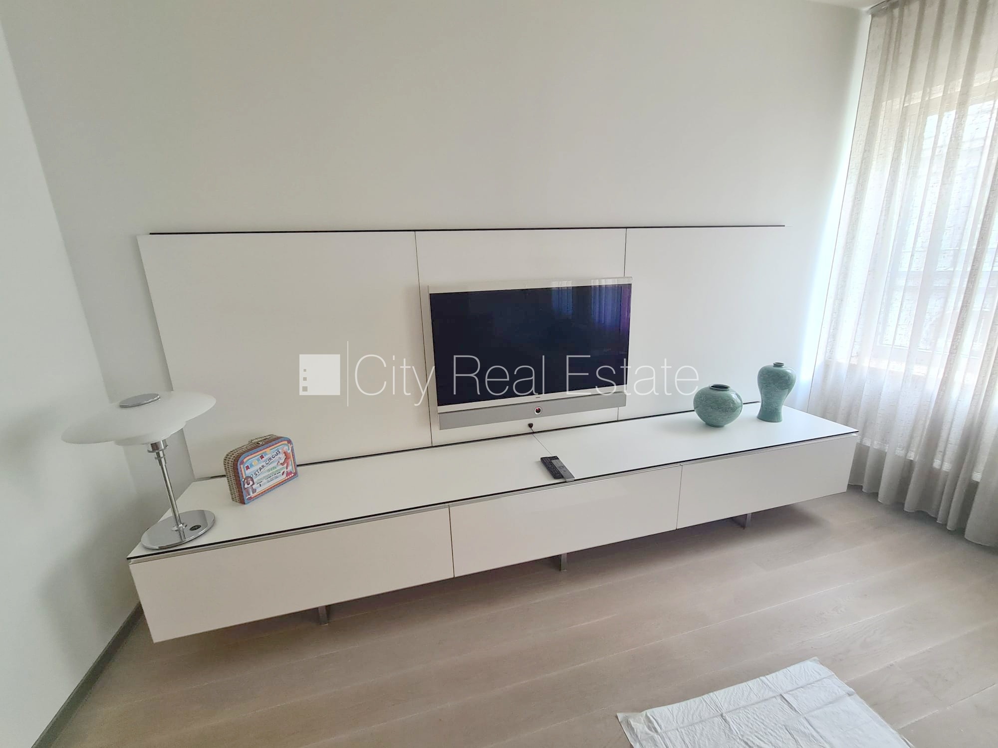 Sludinājumi. Zeme īpašumā, jaunceltne, apsargāta teritorija, objektu apsargā fiziskā apsardze, ieeja no ielas, Cena: 850000 EUR Foto #15