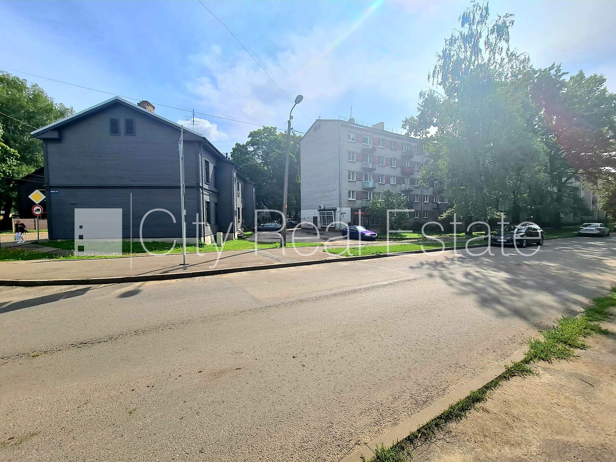 Sludinājumi. Fasādes māja, ieeja no ielas un pagalma, telpas izolētas, centrālā apkure, lielie skatlogi, Cena: 50000 EUR Foto #4