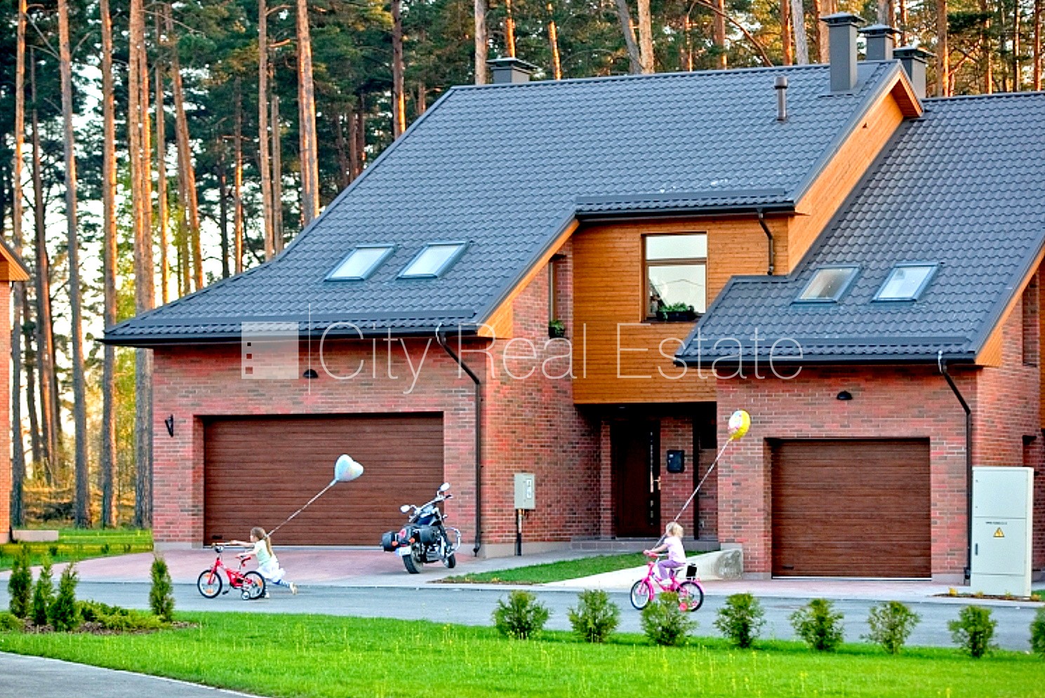 Объявление. Проект - Апоги, рядный дом, новостройка, стены из керамзитных блоков, на подвальном этаже доступно Цена: 270000 EUR Foto #1