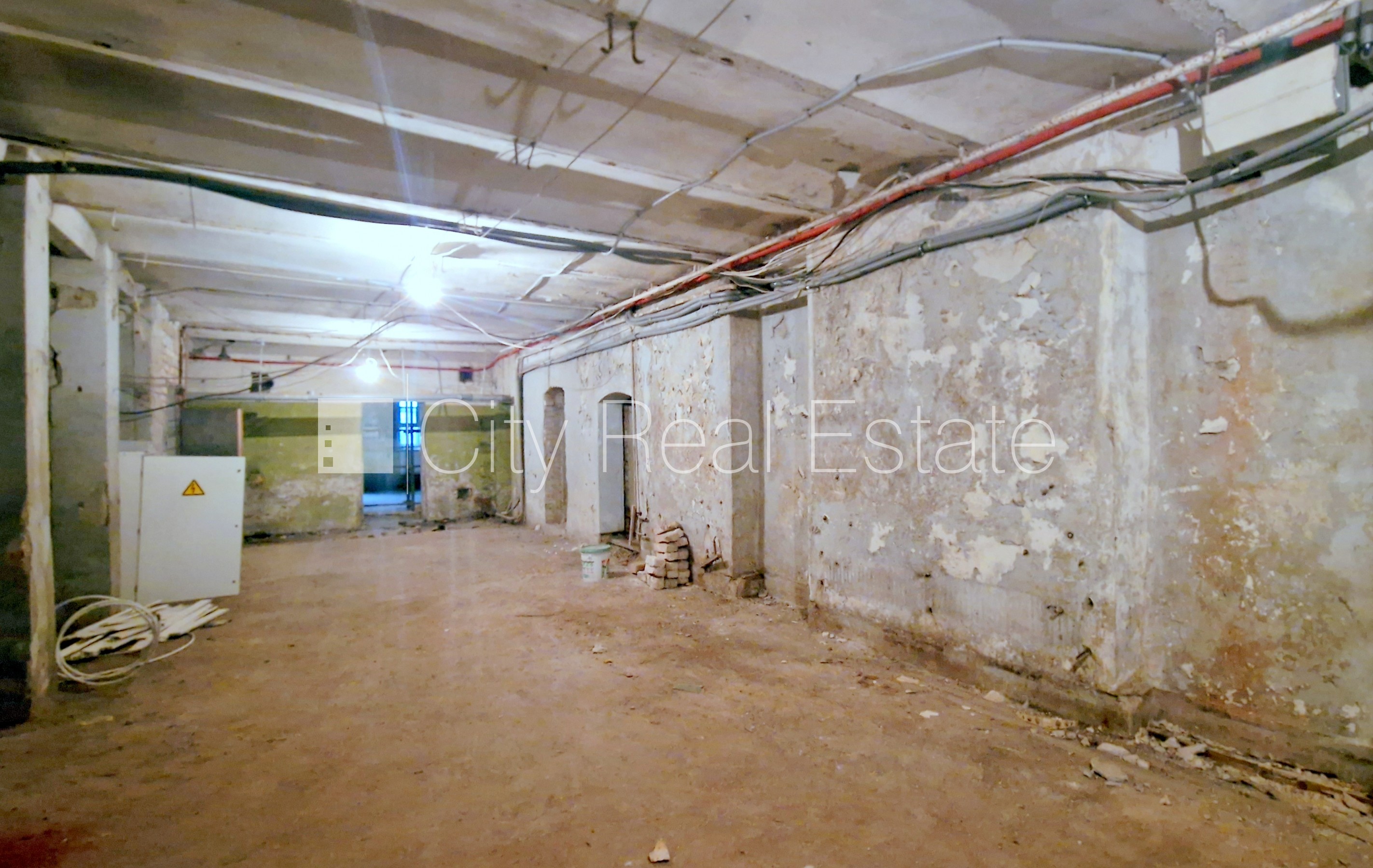 Объявление. Земля в собственности, фасадный дом, реновированный дом, благоустроенная озеленённая территория, Цена: 213000 EUR Foto #3