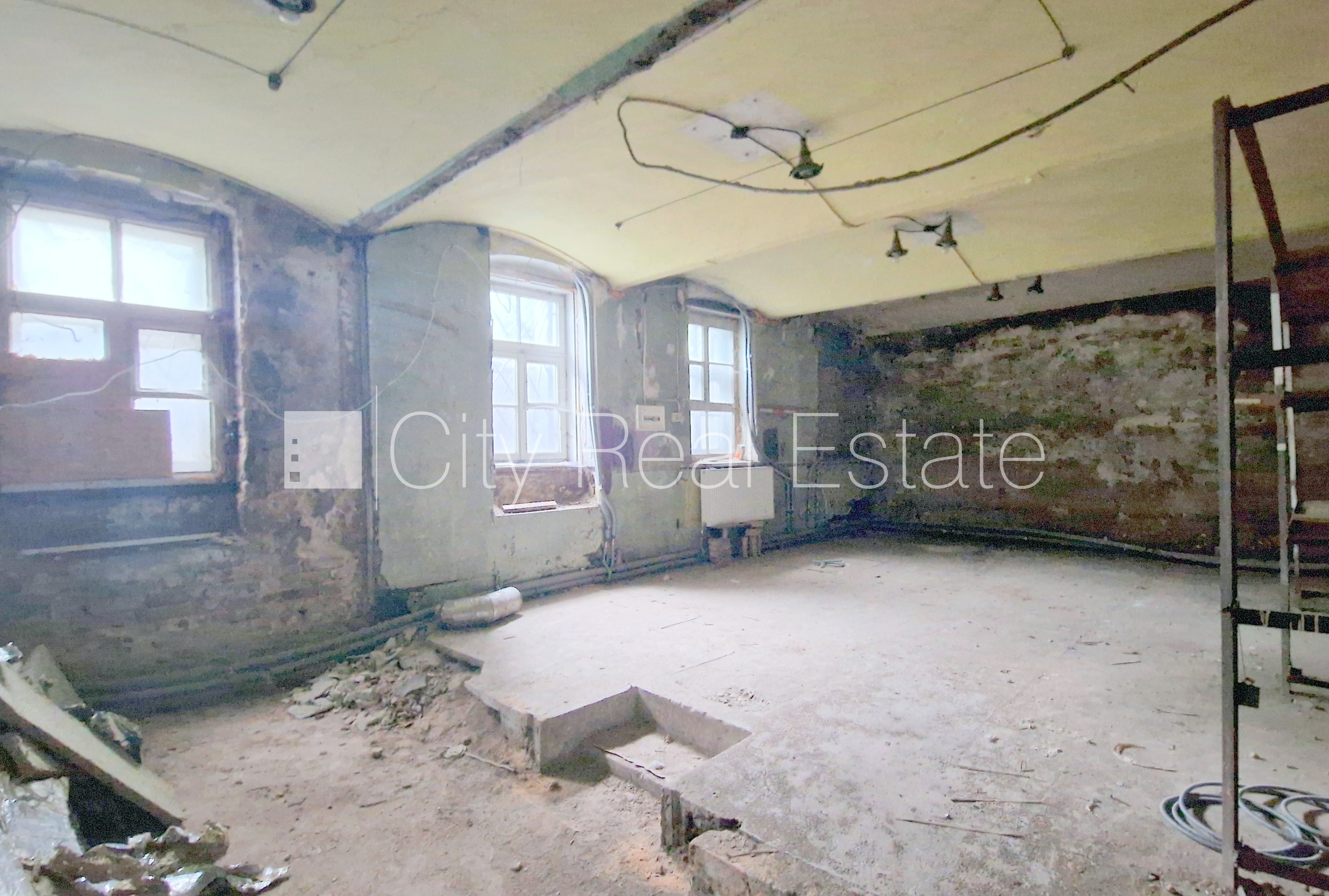 Объявление. Земля в собственности, фасадный дом, реновированный дом, благоустроенная озеленённая территория, Цена: 213000 EUR Foto #5