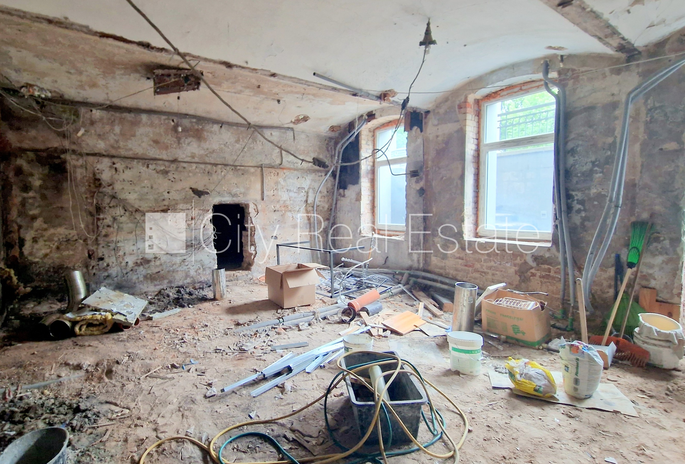 Объявление. Земля в собственности, фасадный дом, реновированный дом, благоустроенная озеленённая территория, Цена: 213000 EUR Foto #10