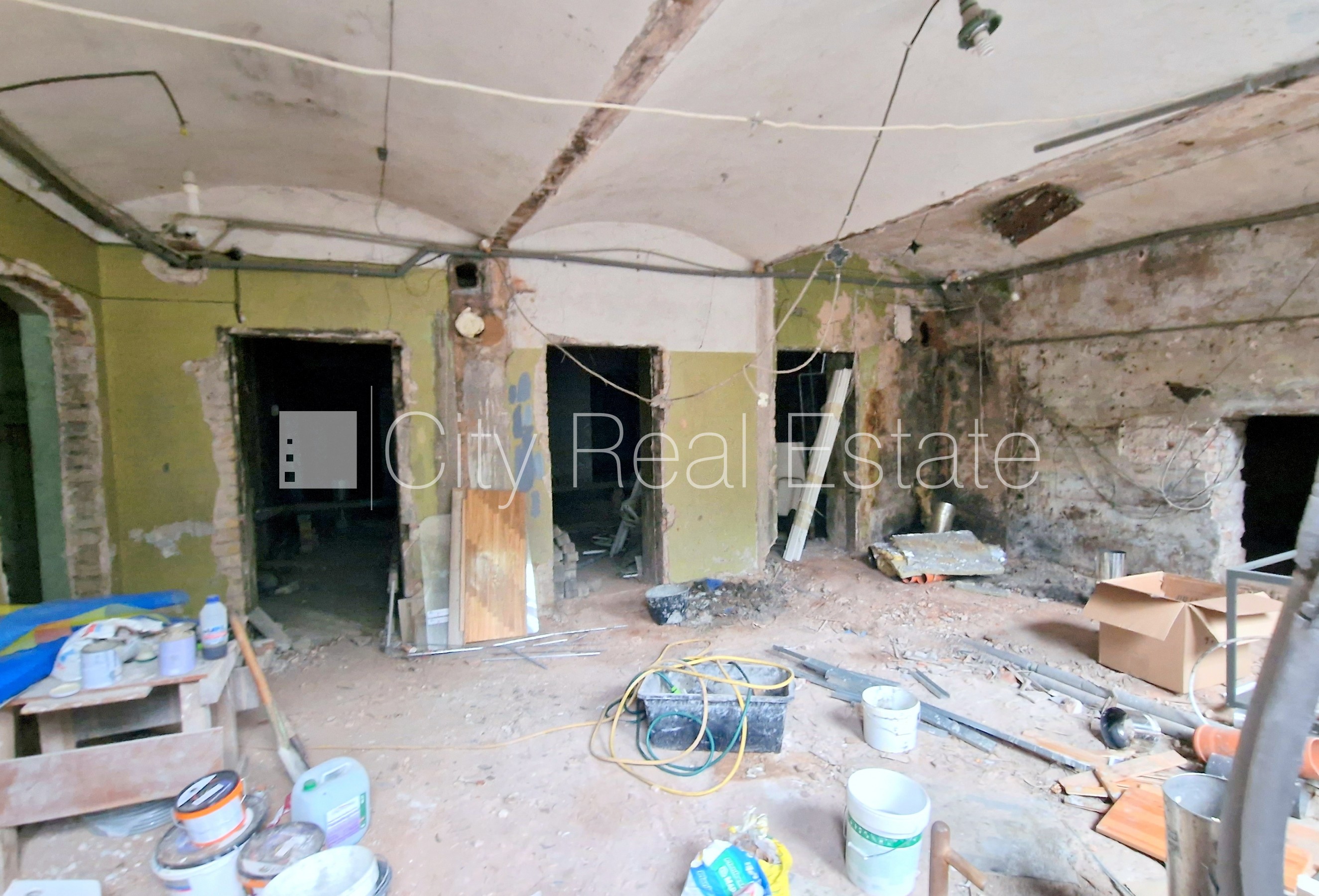 Объявление. Земля в собственности, фасадный дом, реновированный дом, благоустроенная озеленённая территория, Цена: 213000 EUR Foto #12