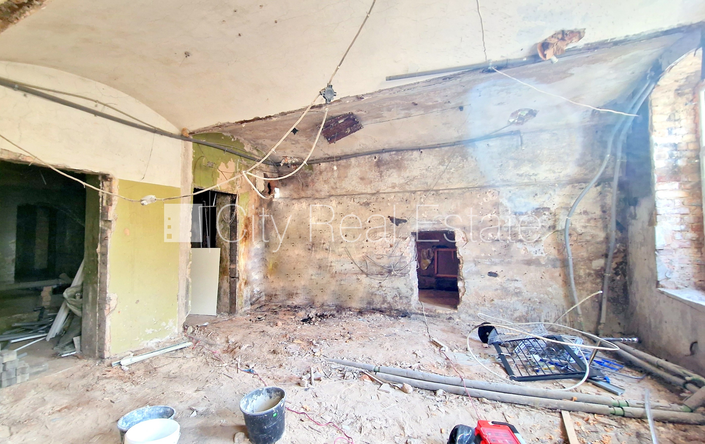 Объявление. Земля в собственности, фасадный дом, реновированный дом, благоустроенная озеленённая территория, Цена: 213000 EUR Foto #6