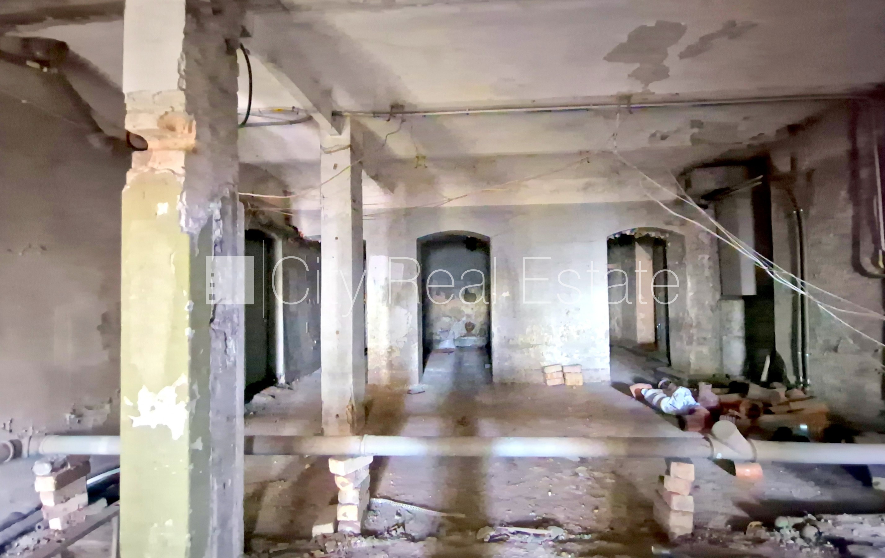 Объявление. Земля в собственности, фасадный дом, реновированный дом, благоустроенная озеленённая территория, Цена: 213000 EUR Foto #13