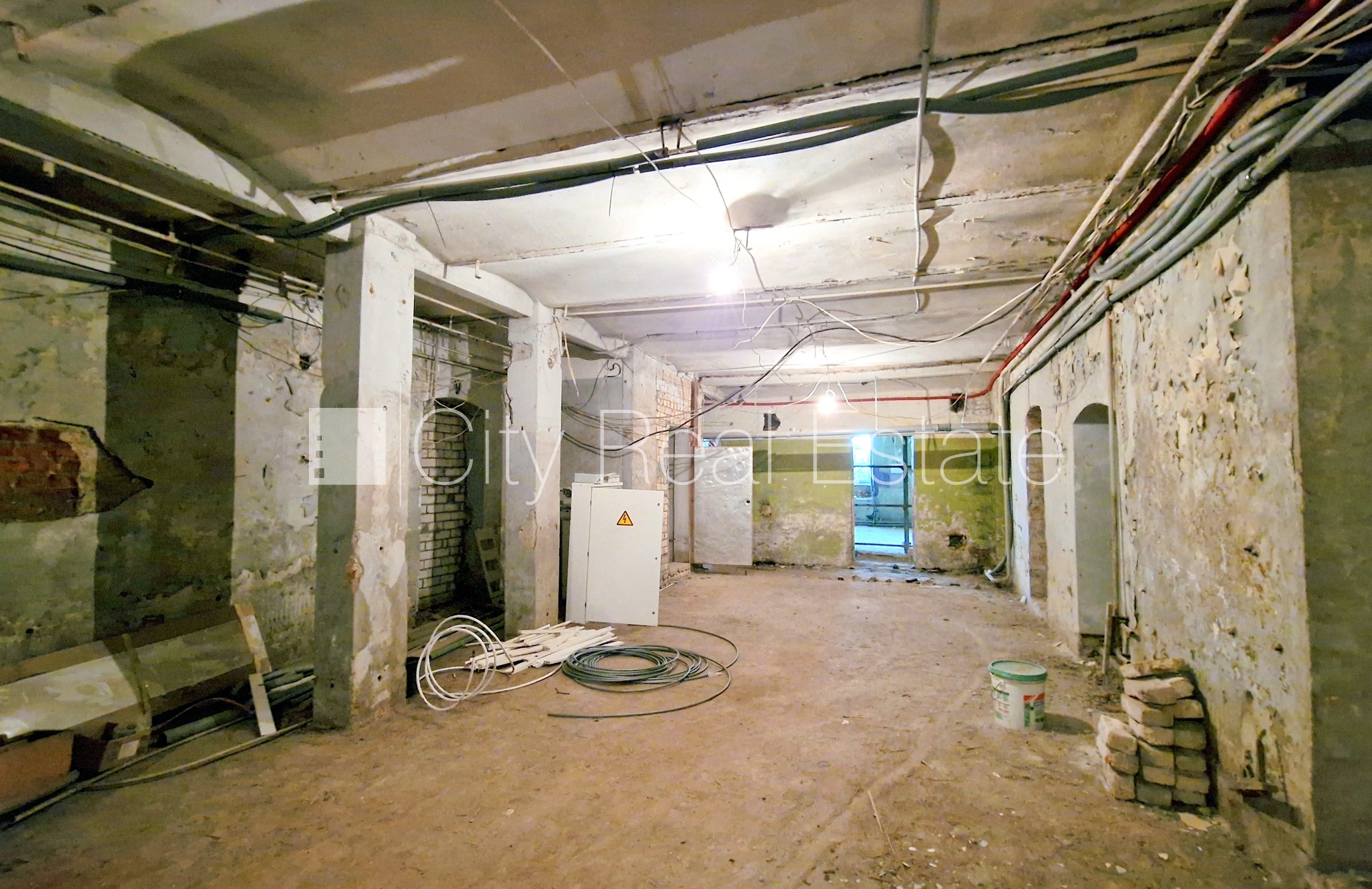 Объявление. Земля в собственности, фасадный дом, реновированный дом, благоустроенная озеленённая территория, Цена: 213000 EUR Foto #17