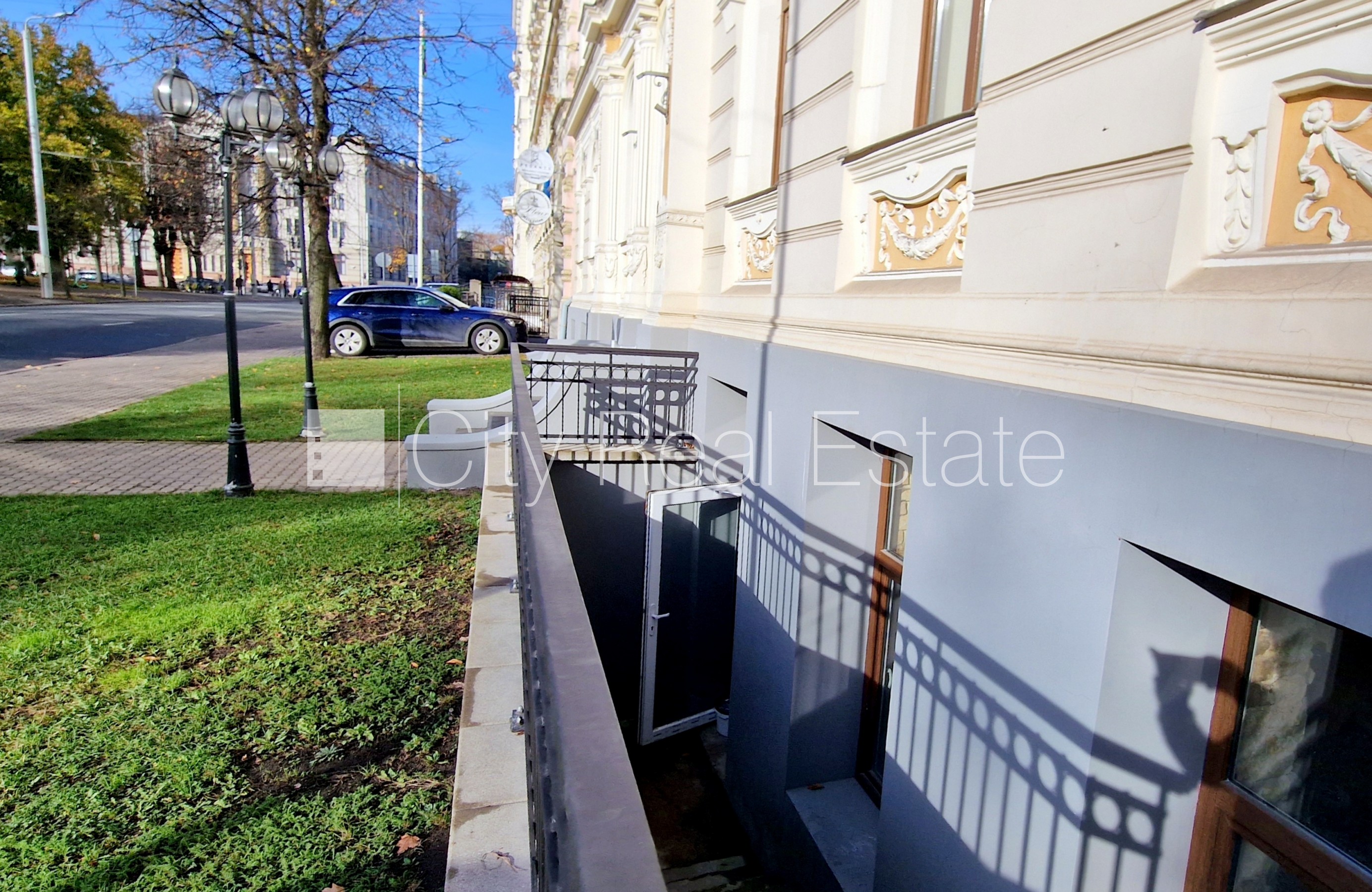 Объявление. Земля в собственности, фасадный дом, реновированный дом, благоустроенная озеленённая территория, Цена: 213000 EUR Foto #19