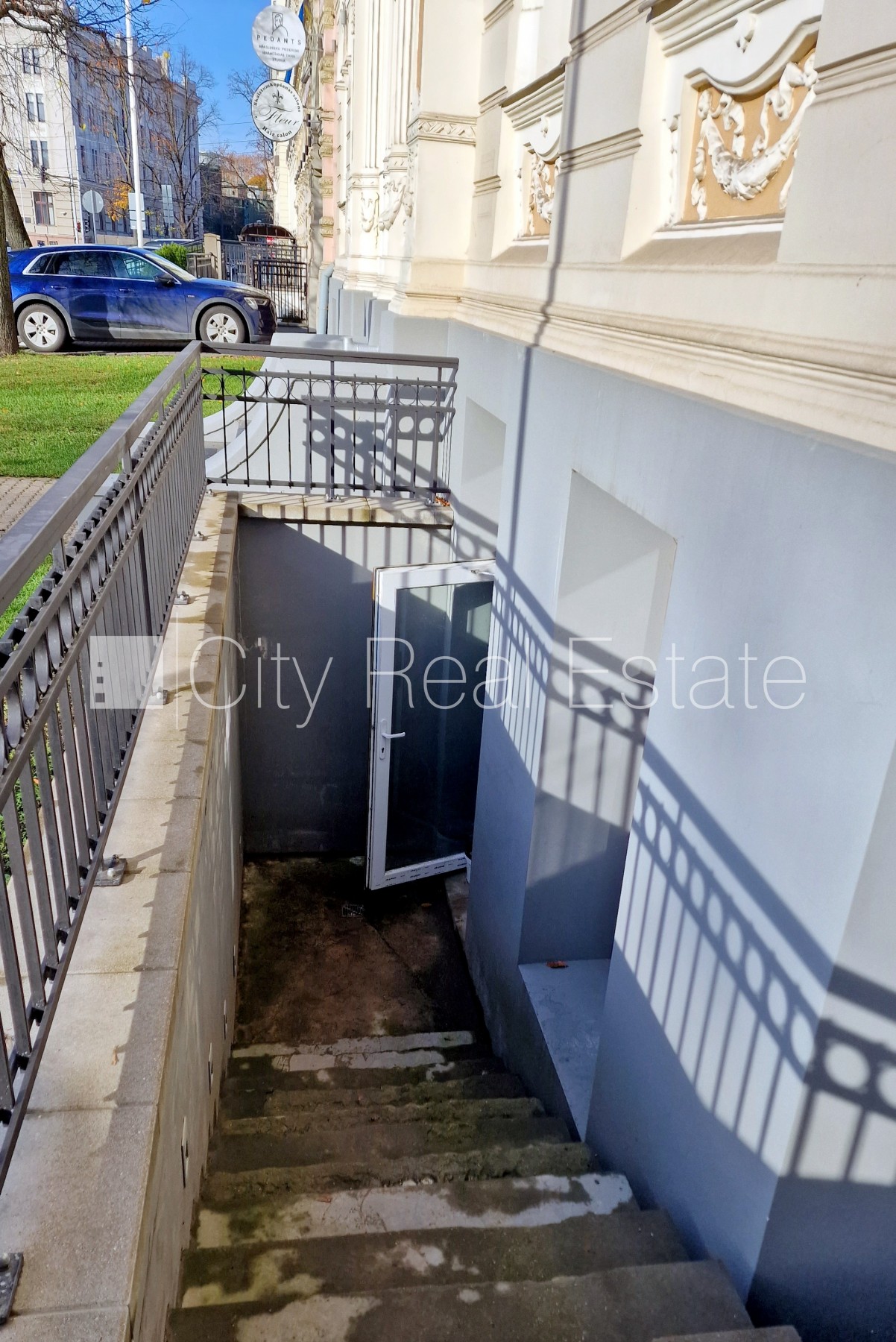 Объявление. Земля в собственности, фасадный дом, реновированный дом, благоустроенная озеленённая территория, Цена: 213000 EUR Foto #2