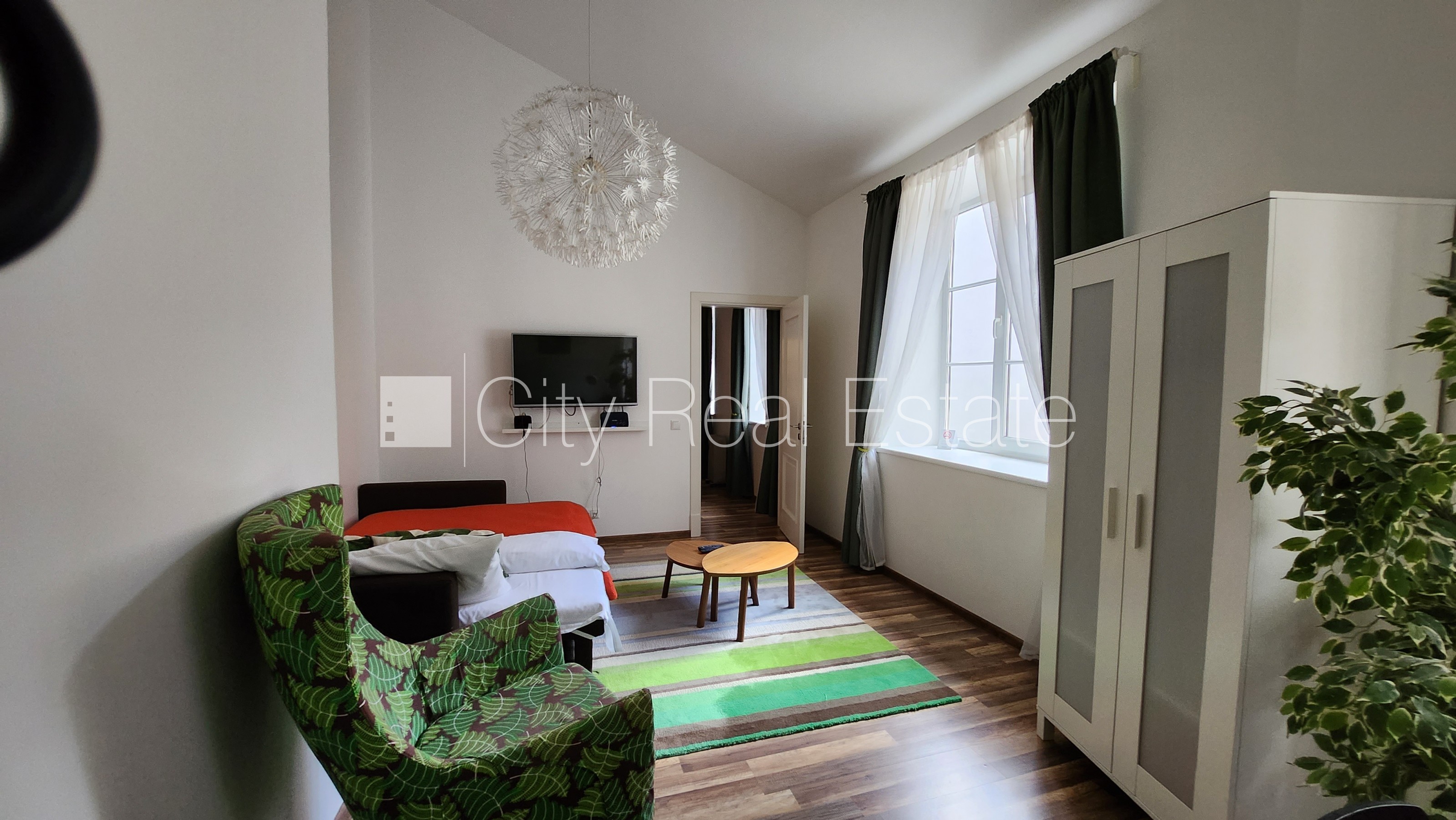 Sludinājumi. Namīpašums, kārniņu jumta segums, ķieģeļu mūra sienas, labiekārtots apzaļumots pagalms, vieta Cena: 2.5e+06 EUR Foto #7