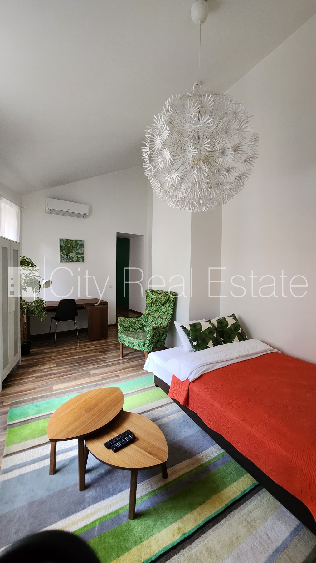 Sludinājumi. Namīpašums, kārniņu jumta segums, ķieģeļu mūra sienas, labiekārtots apzaļumots pagalms, vieta Cena: 2.5e+06 EUR Foto #8