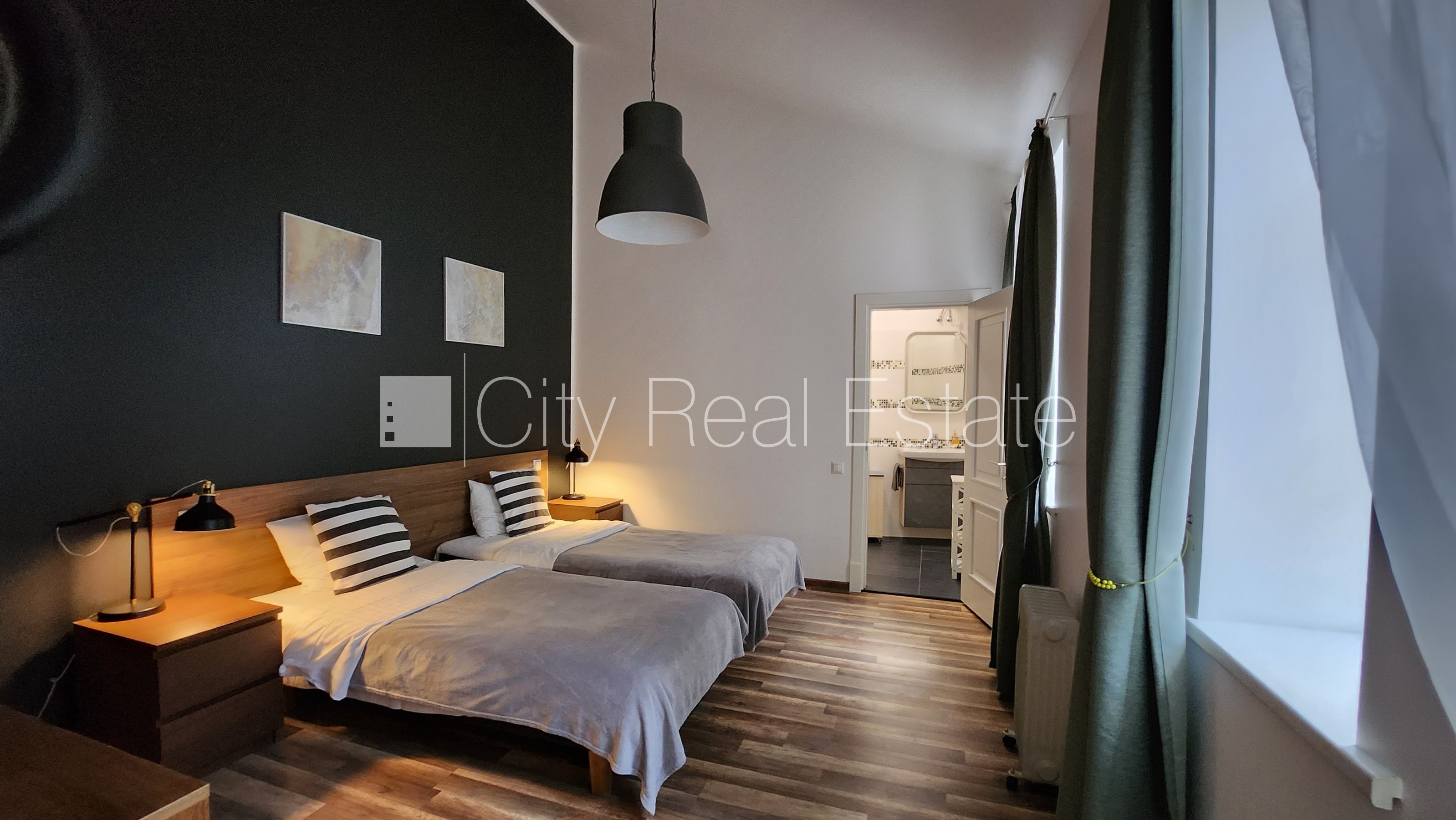 Sludinājumi. Namīpašums, kārniņu jumta segums, ķieģeļu mūra sienas, labiekārtots apzaļumots pagalms, vieta Cena: 2.5e+06 EUR Foto #9