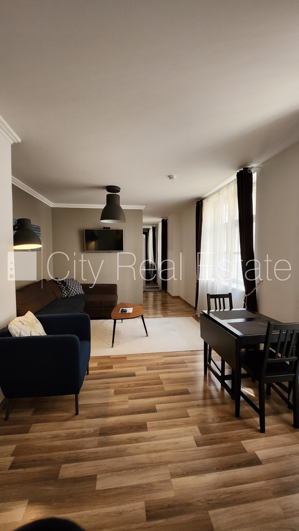 Sludinājumi. Namīpašums, kārniņu jumta segums, ķieģeļu mūra sienas, labiekārtots apzaļumots pagalms, vieta Cena: 2.5e+06 EUR Foto #14